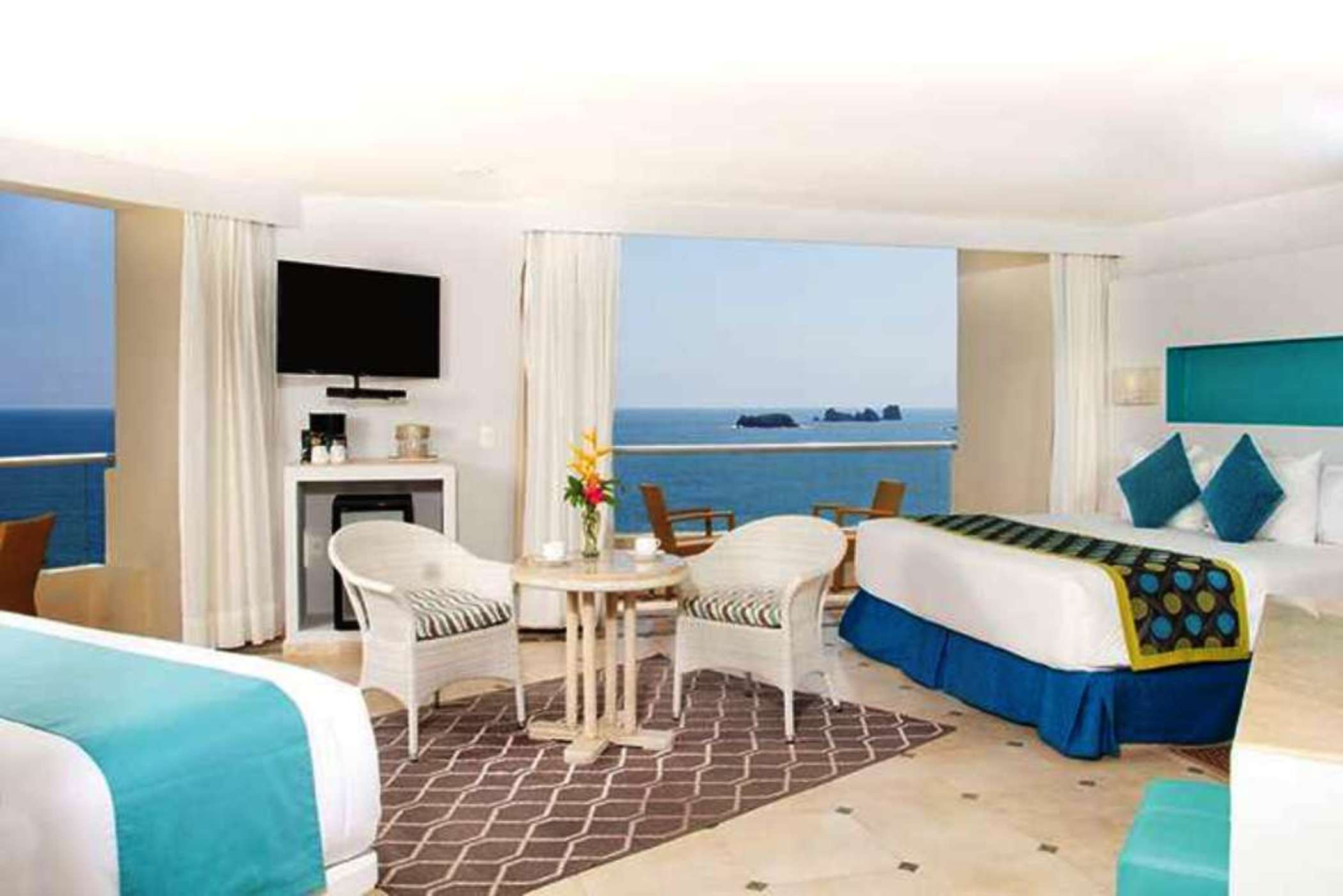 Family Room Club Ocean Front