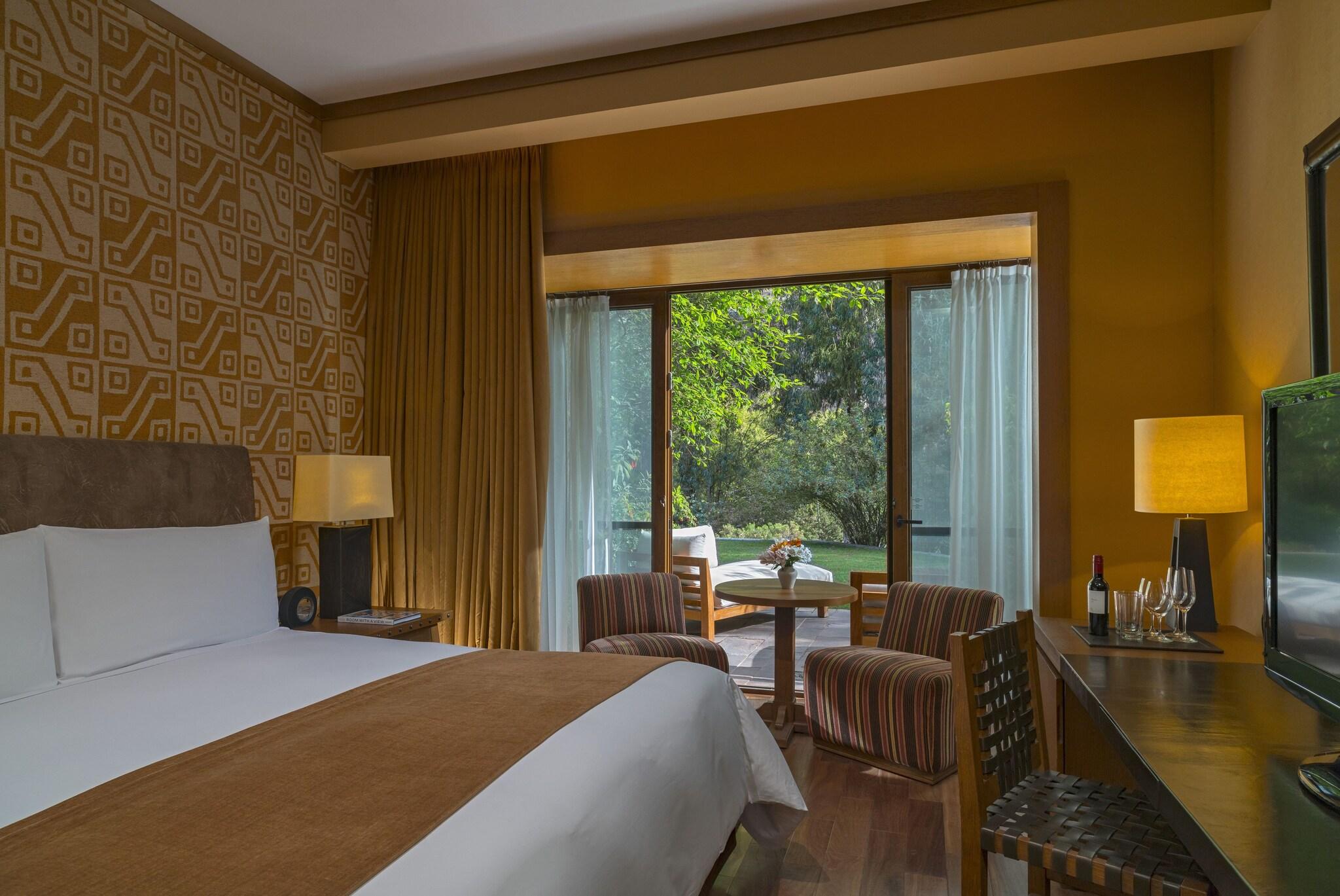 Suite King Size Bed