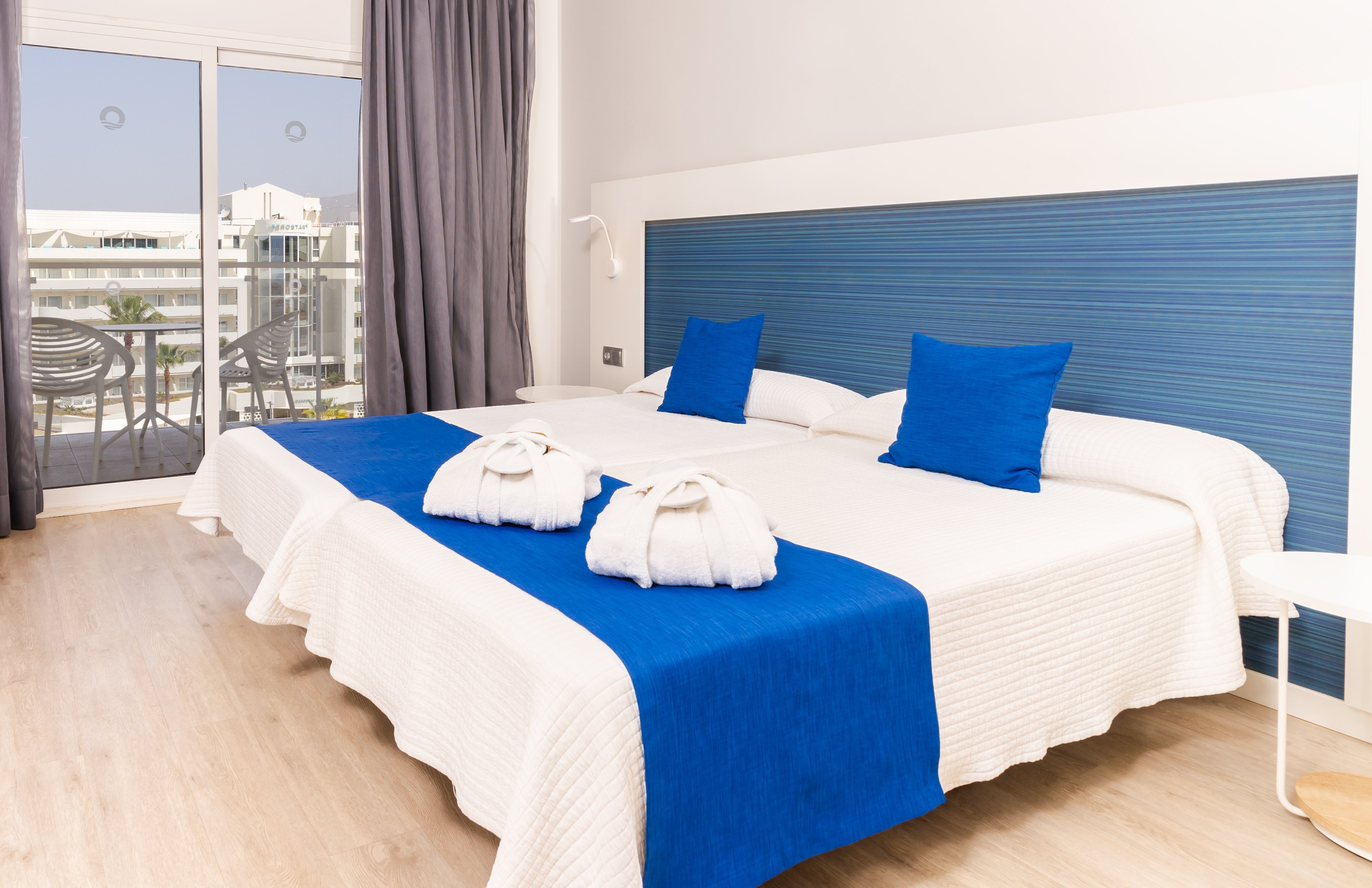 Double or Twin Side Sea View