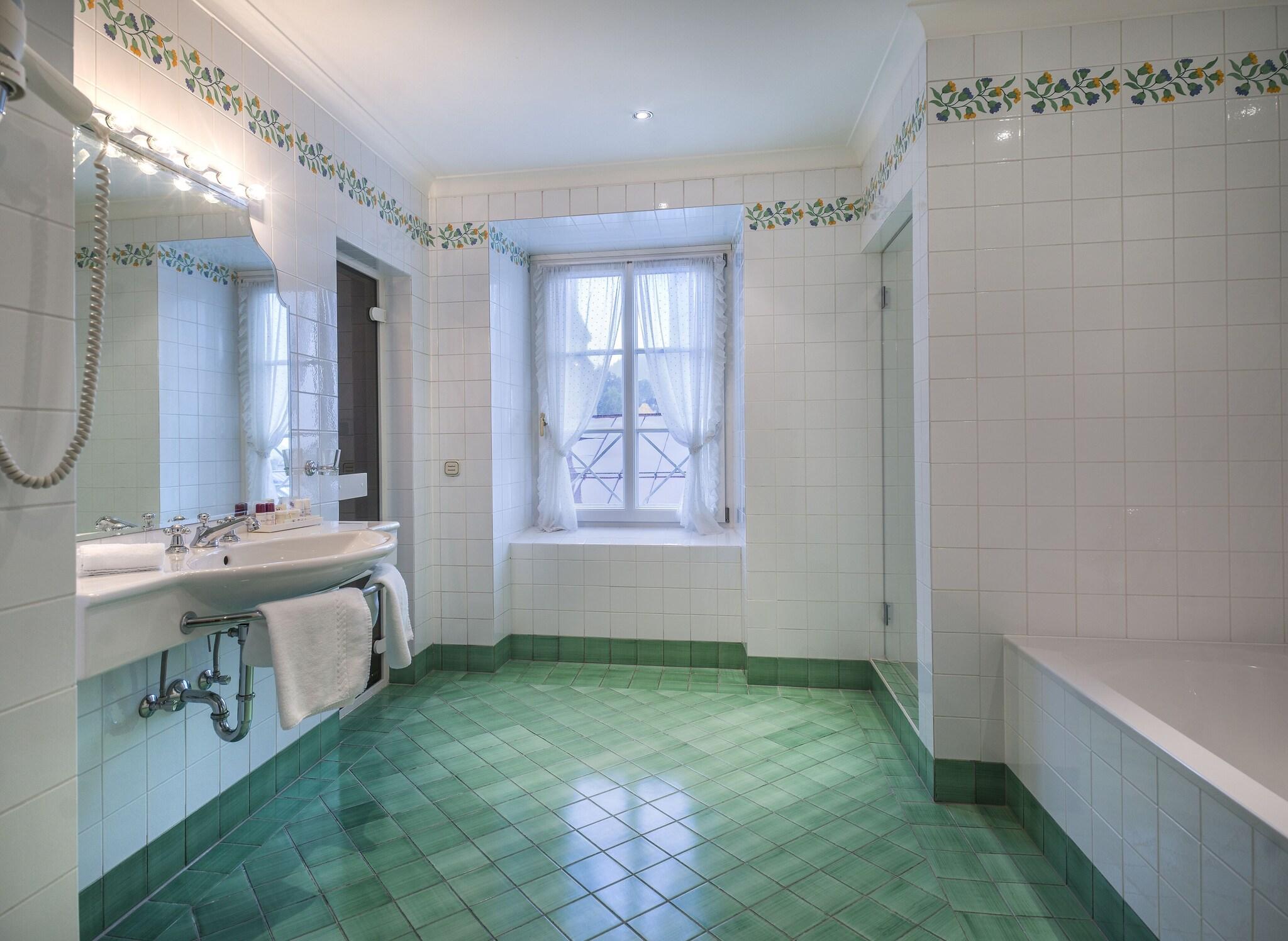 Junior Suite Mountain View