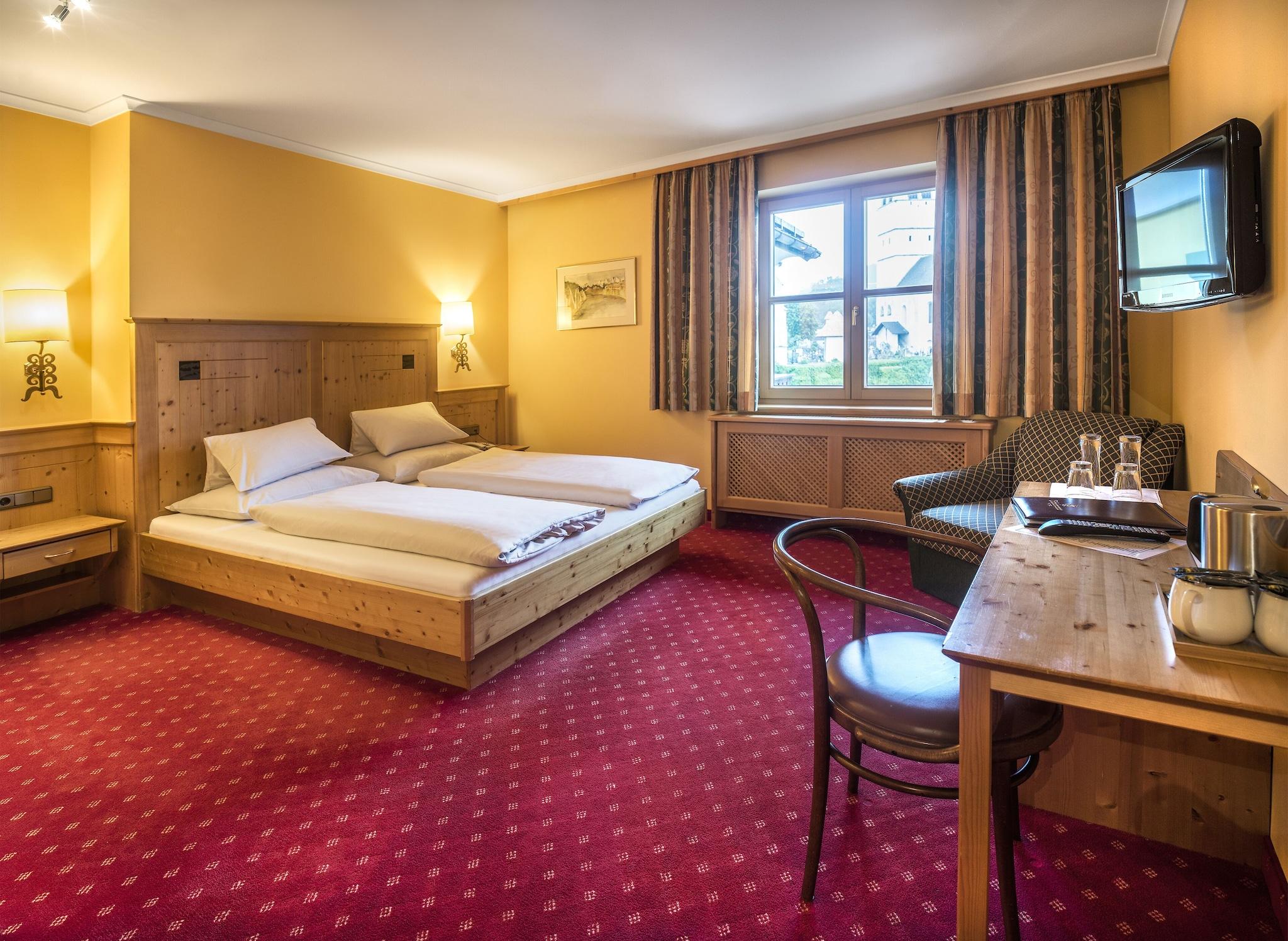 Double Classic Queen Bed