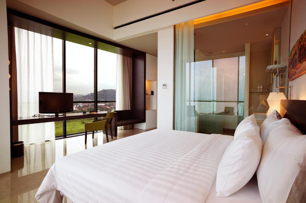 Double Superior Mountain View