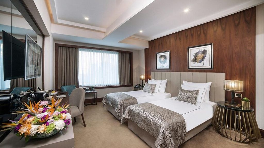 Single Superior Land View