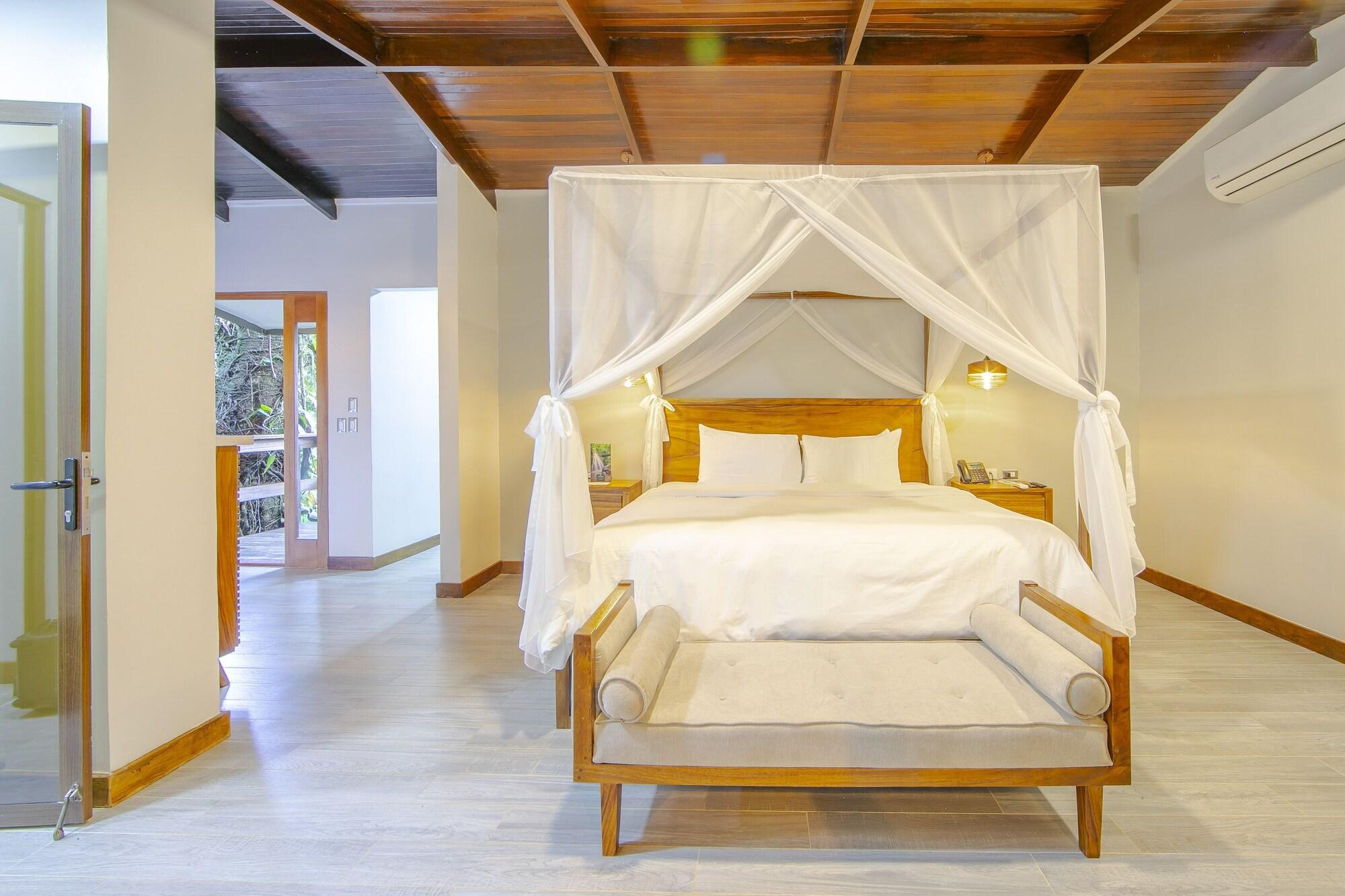 Bungalow King Size Bed