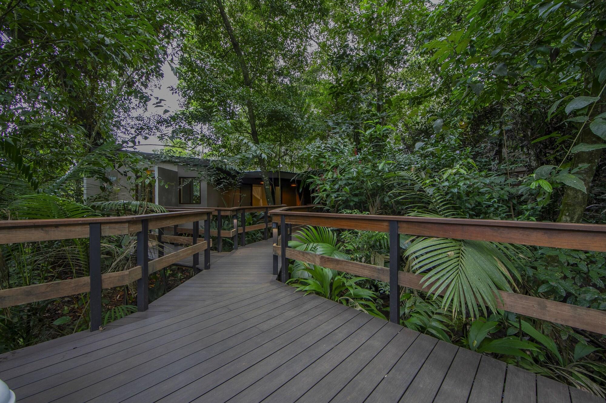 Bungalow King Size Bed