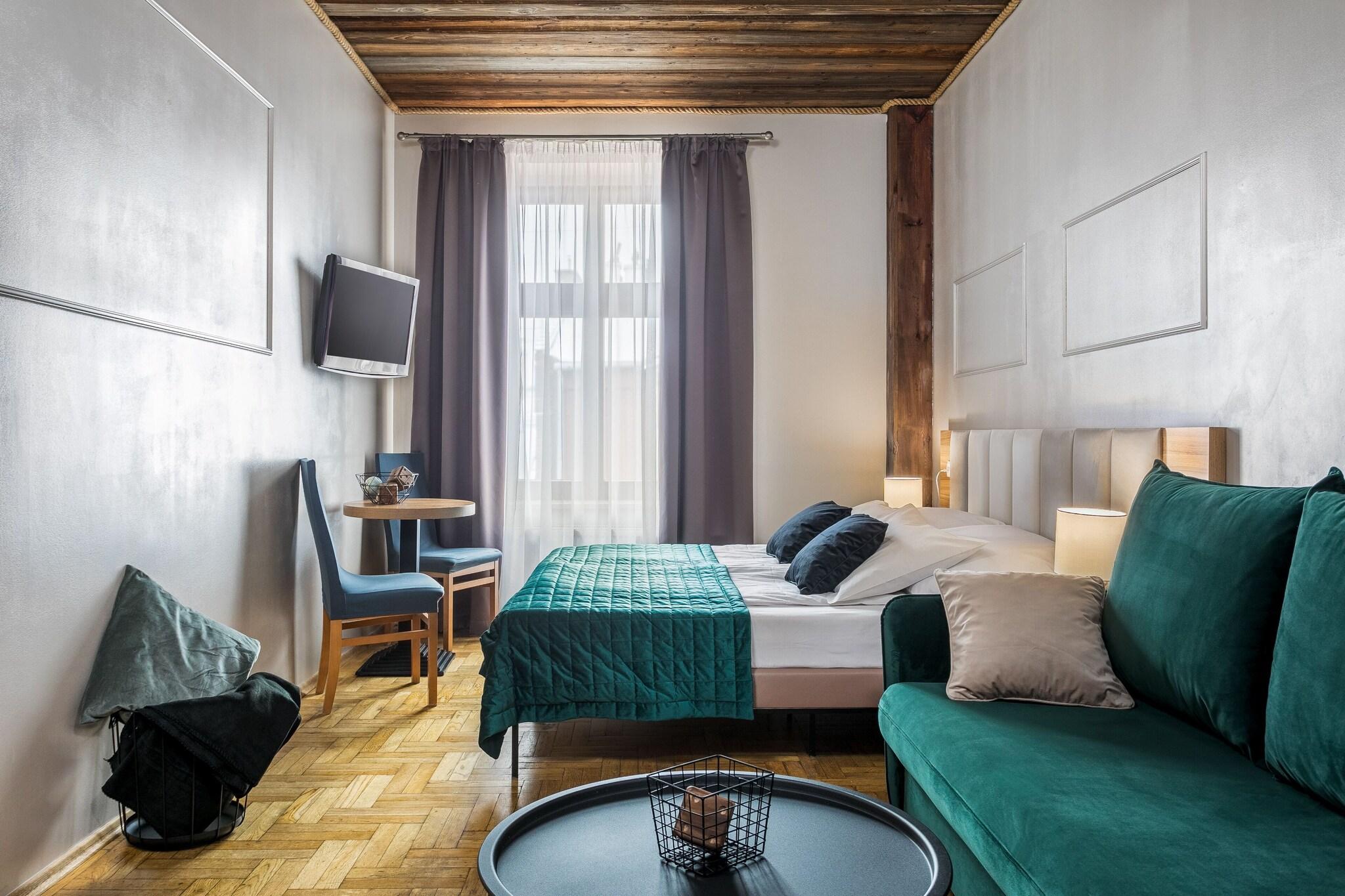 Quadruple Deluxe Queen Bed