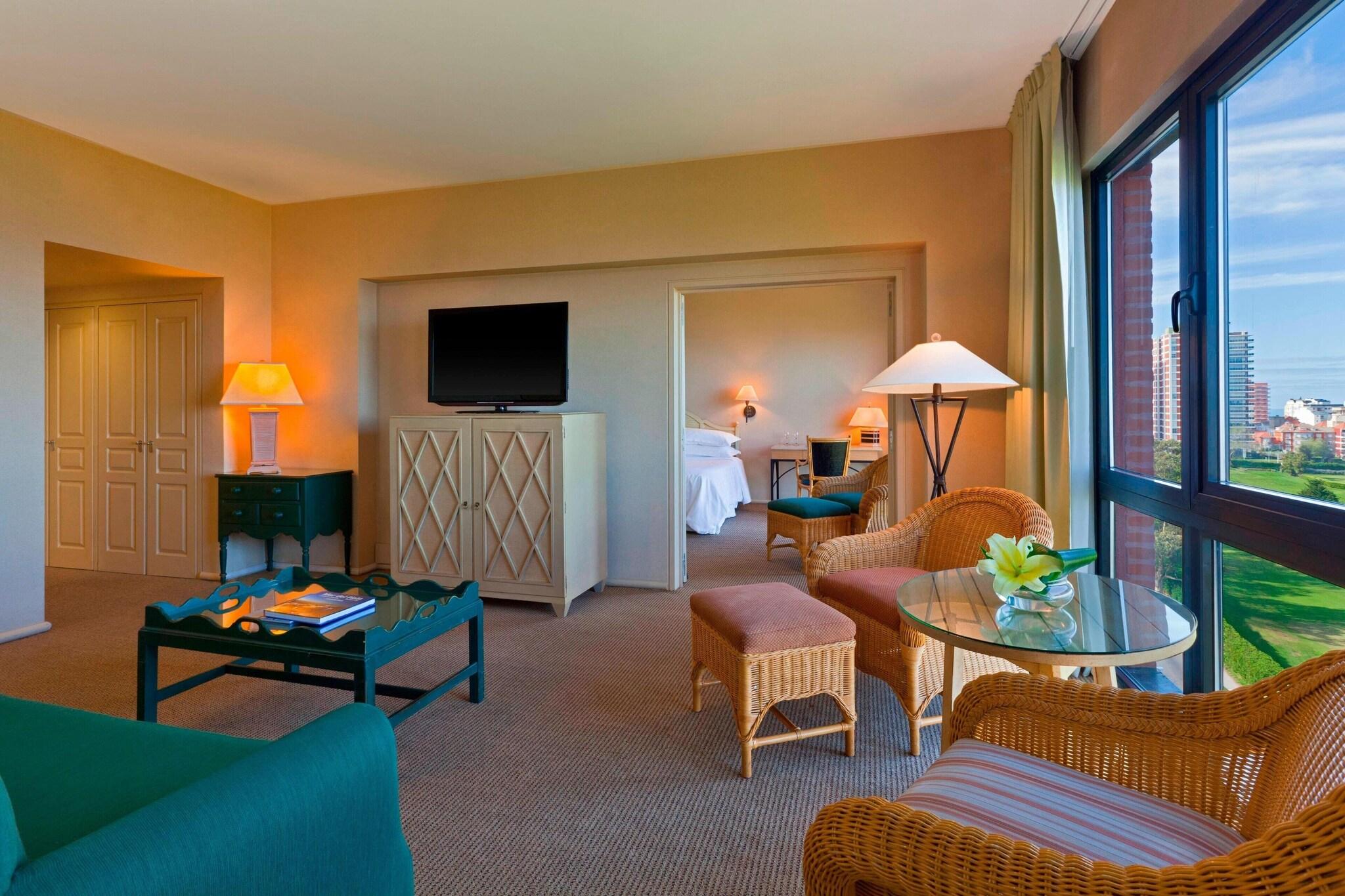 Junior Suite Ocean View King Bed