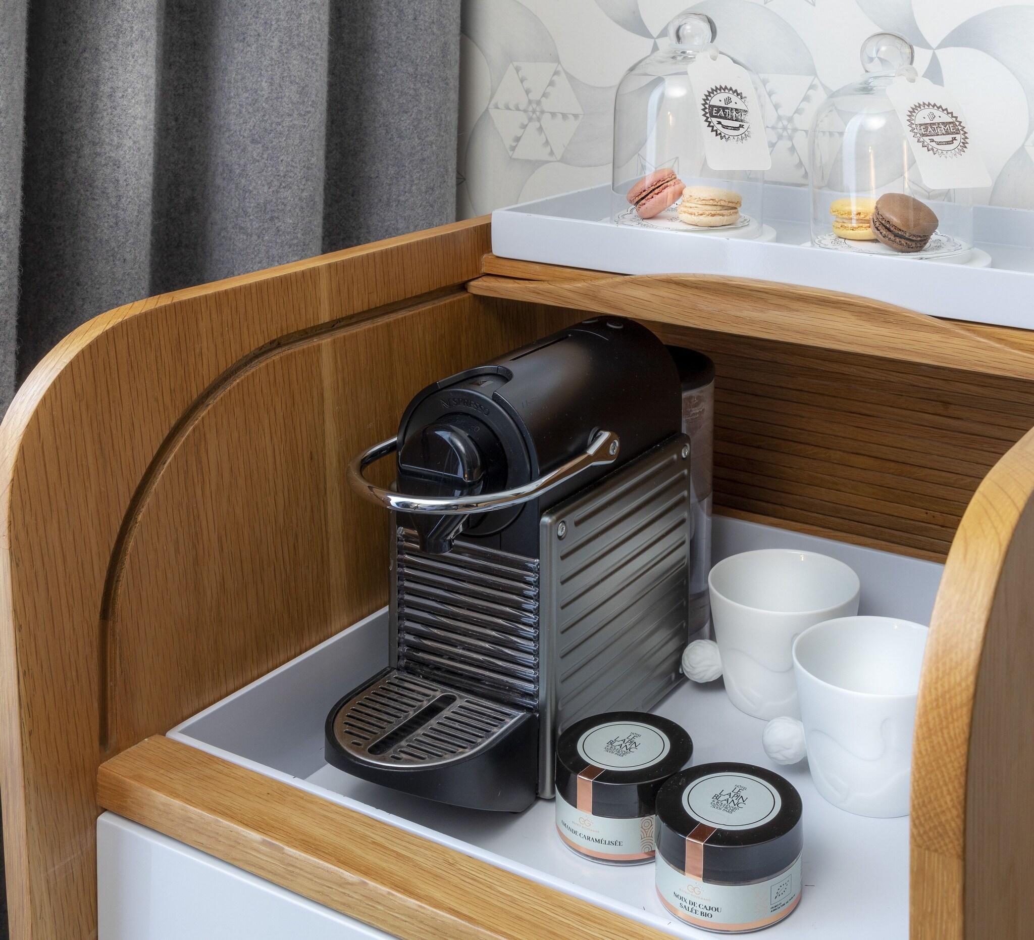 Triple Club Queen Bed