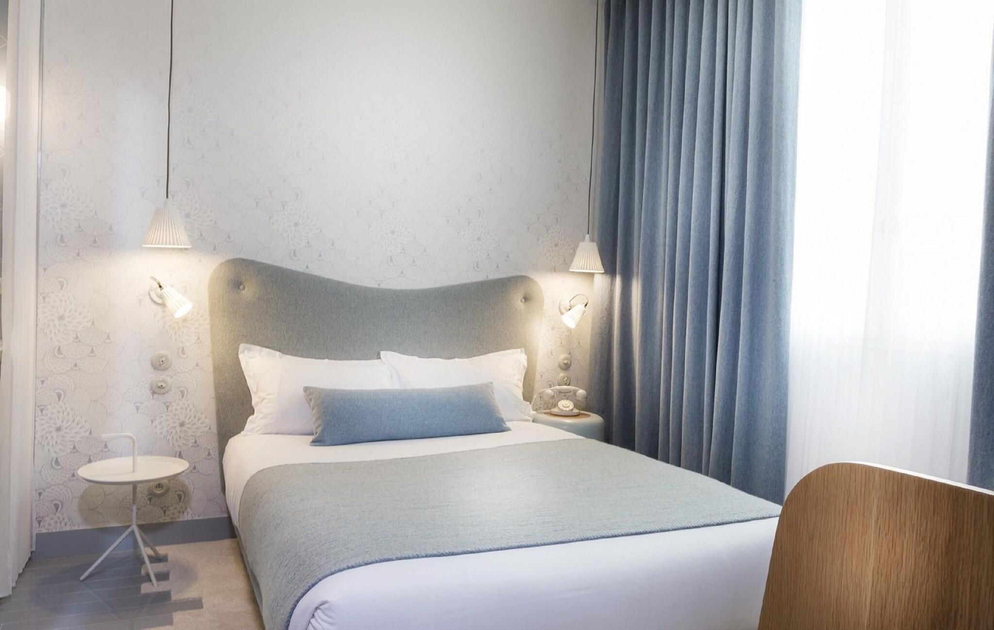 Single Classic Double Bed