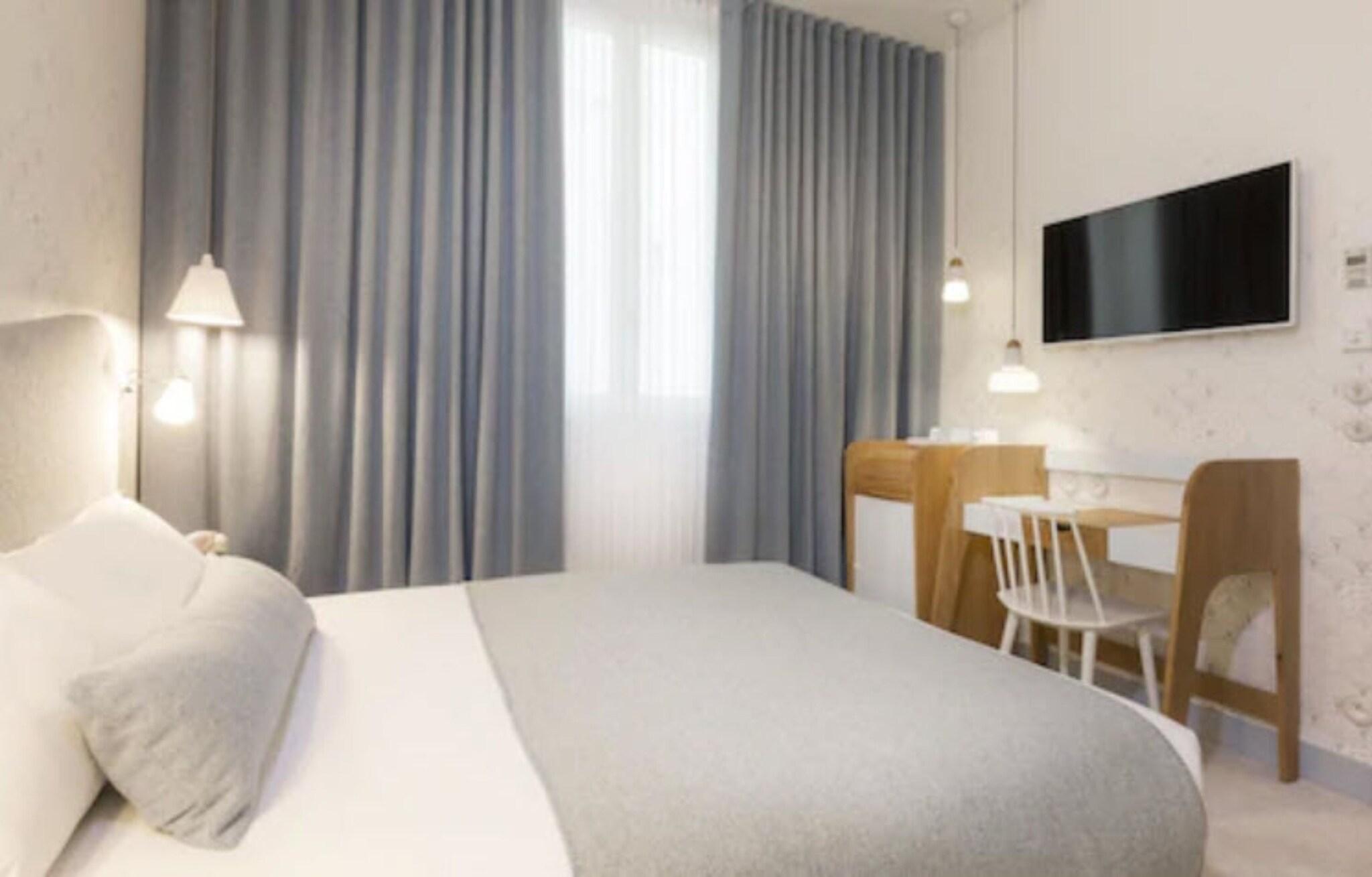 Single Classic Double Bed