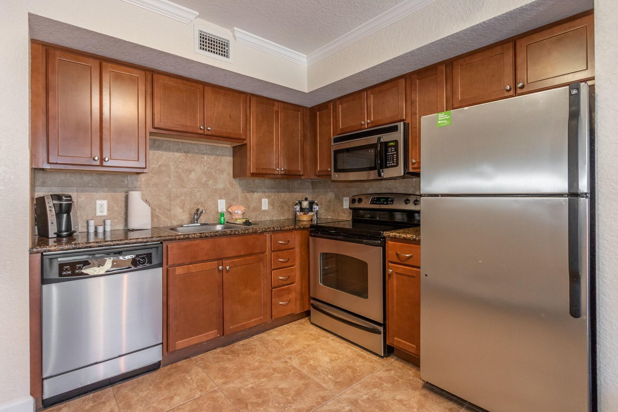 Suite Pool View King Bed