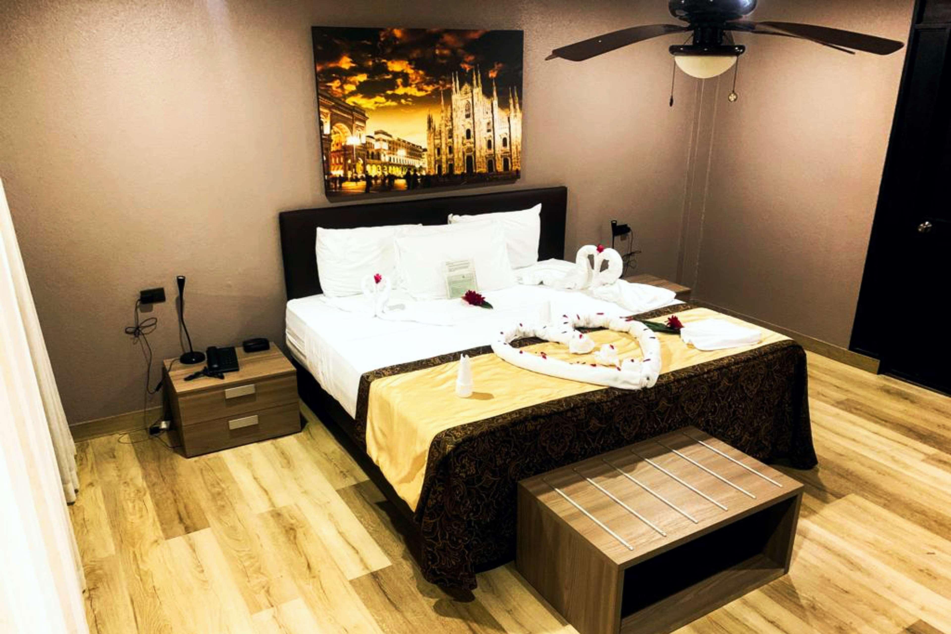 Double King Bed Non Smoking