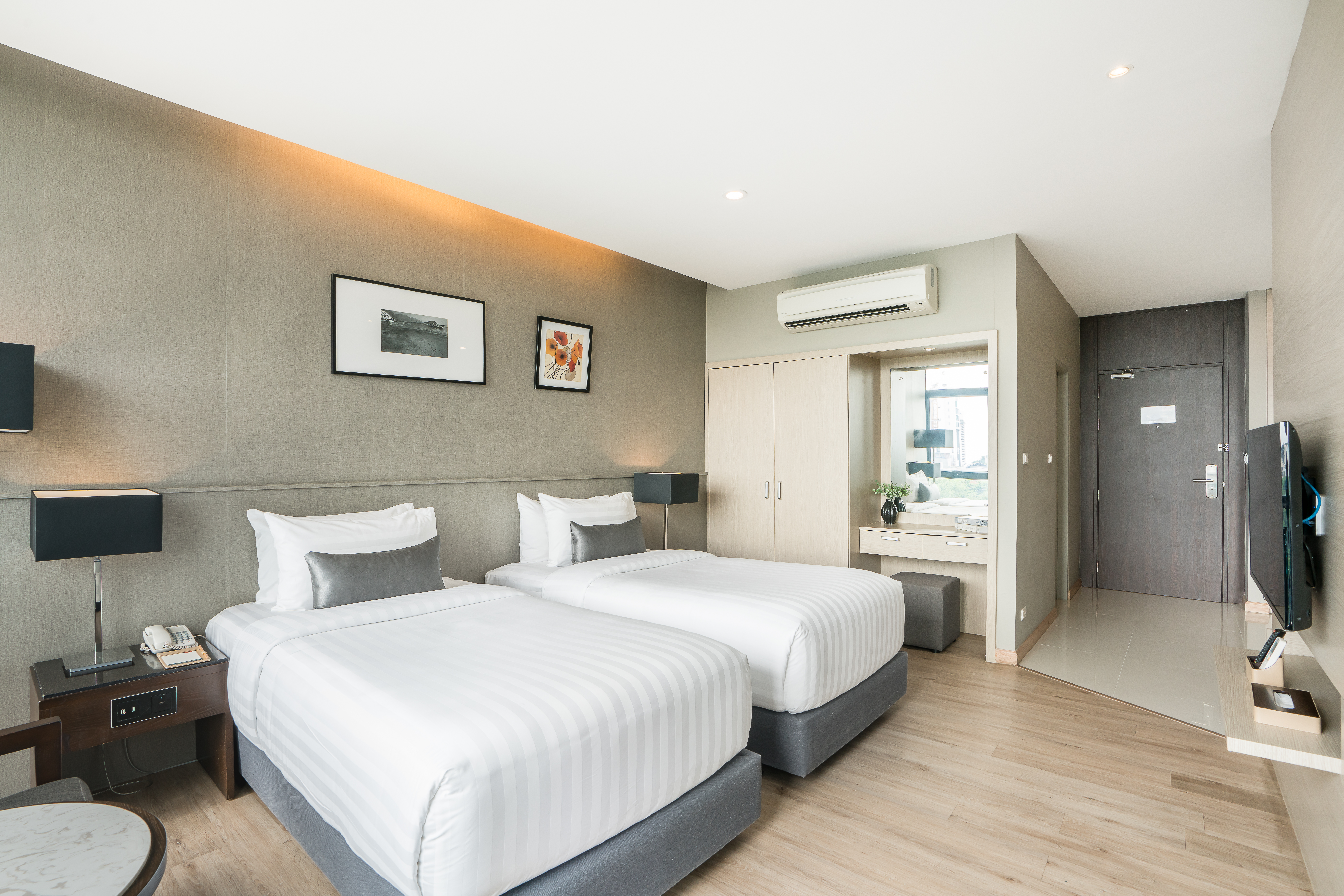 Twin Deluxe Pool View