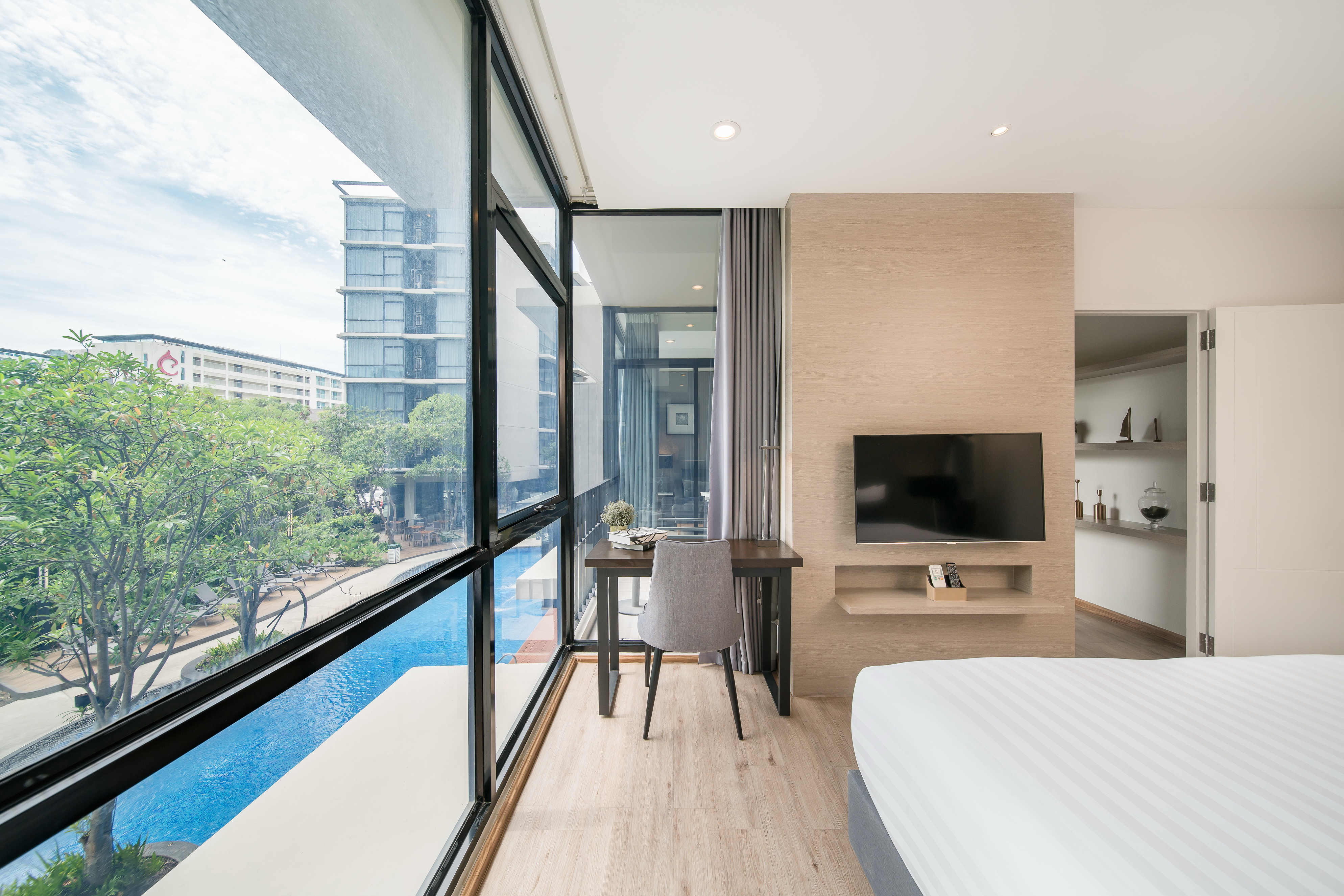 Suite Pool View One Bedroom