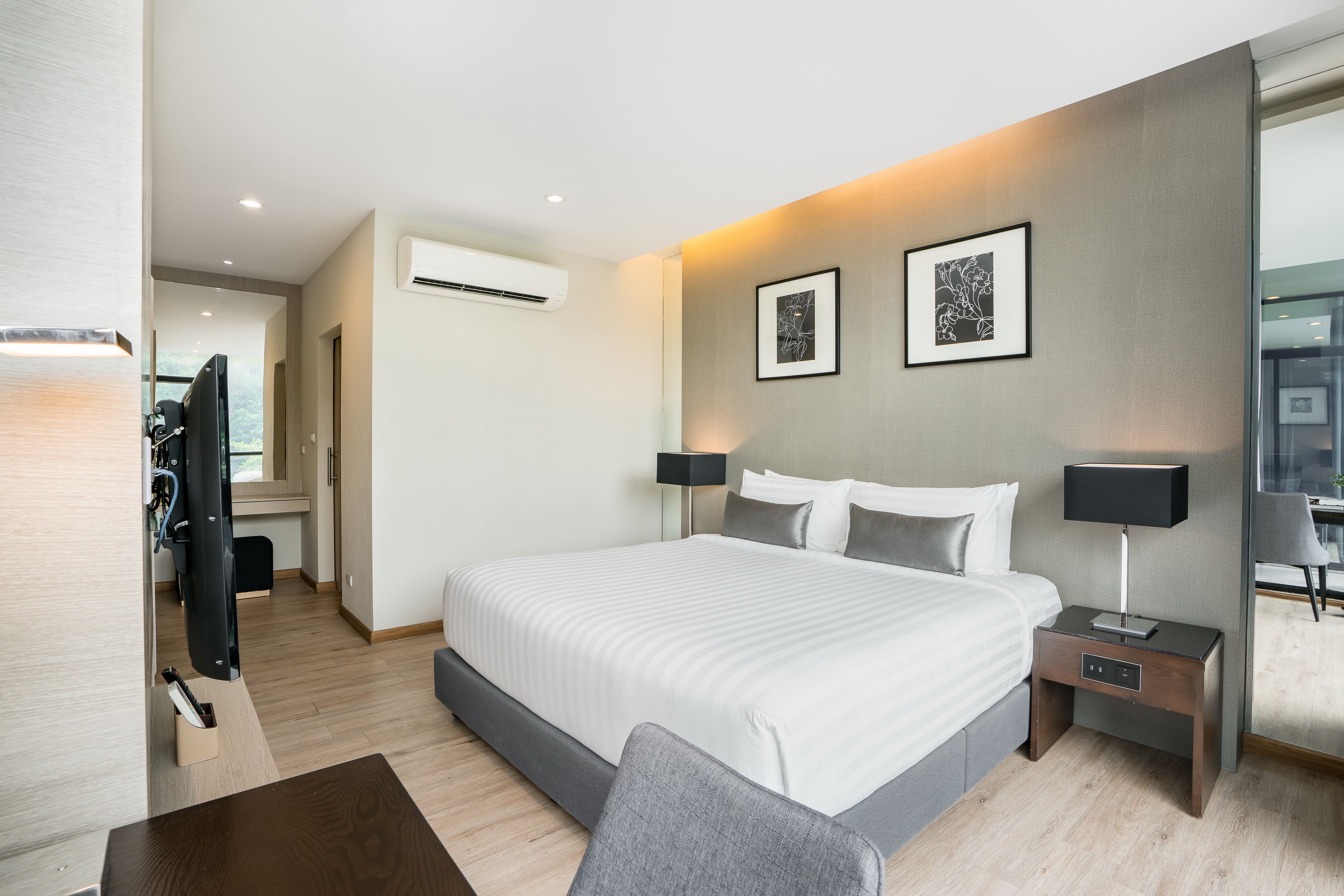 Suite Pool View One Bedroom