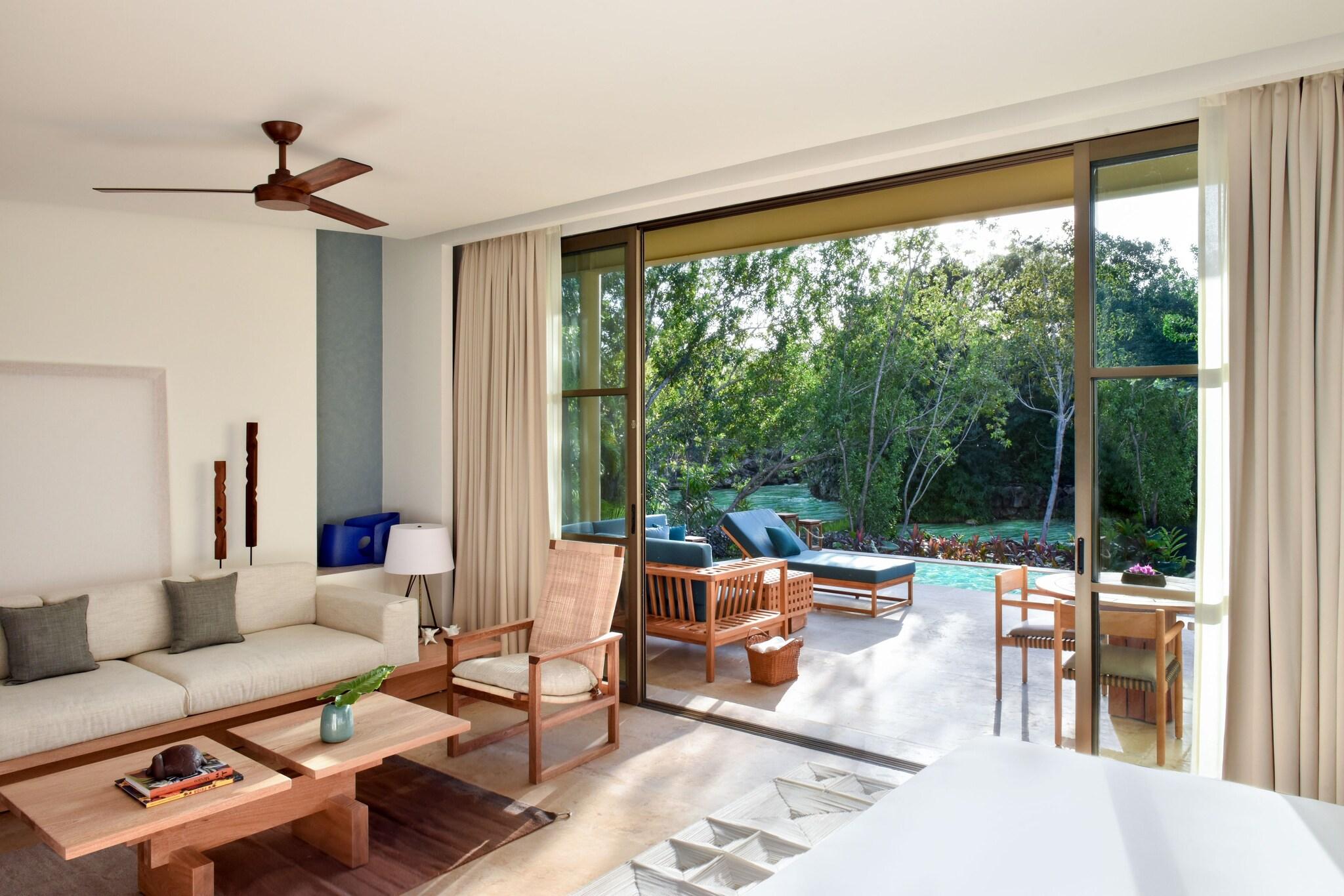 Studio Two Queen Beds