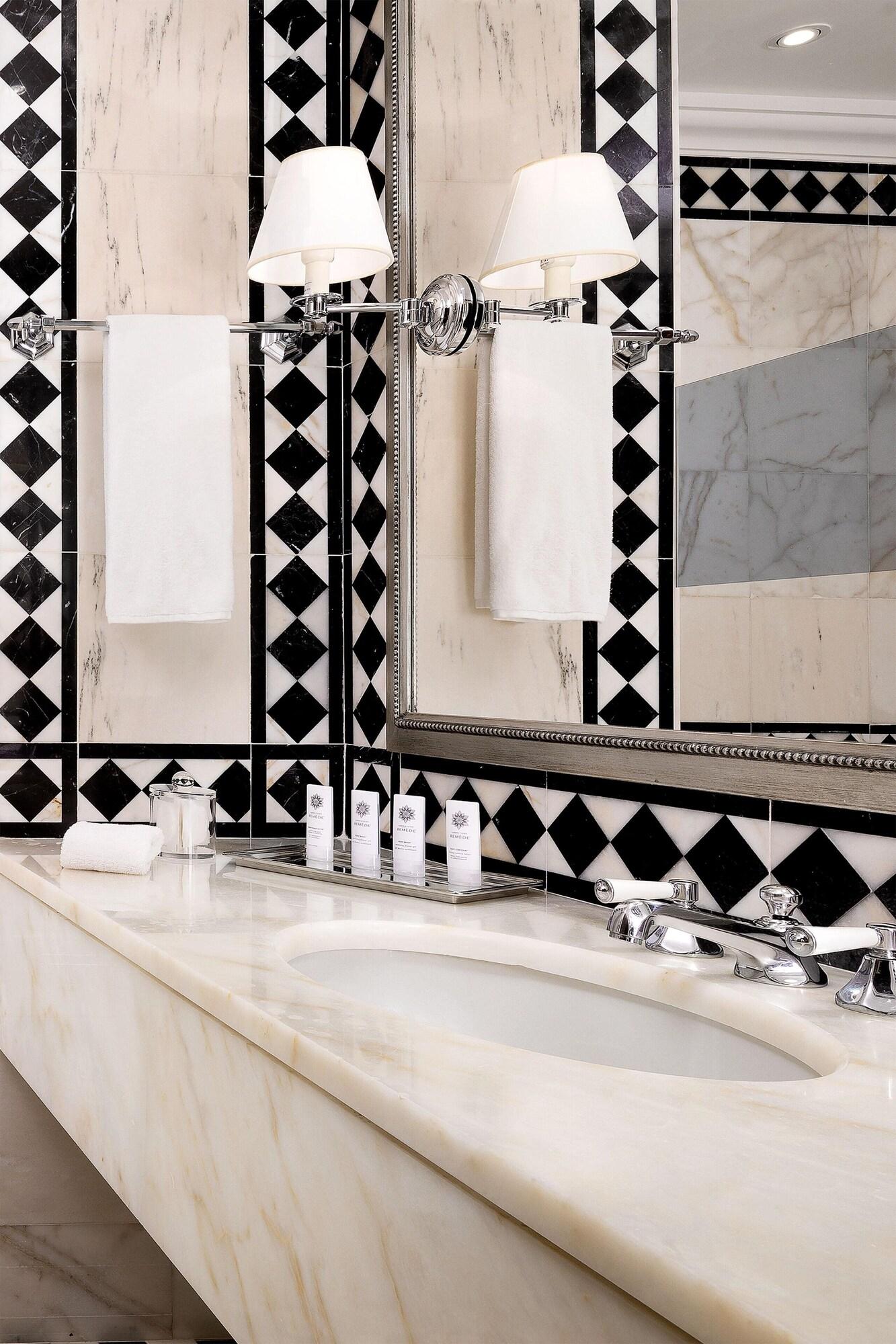 Double Deluxe King Bed