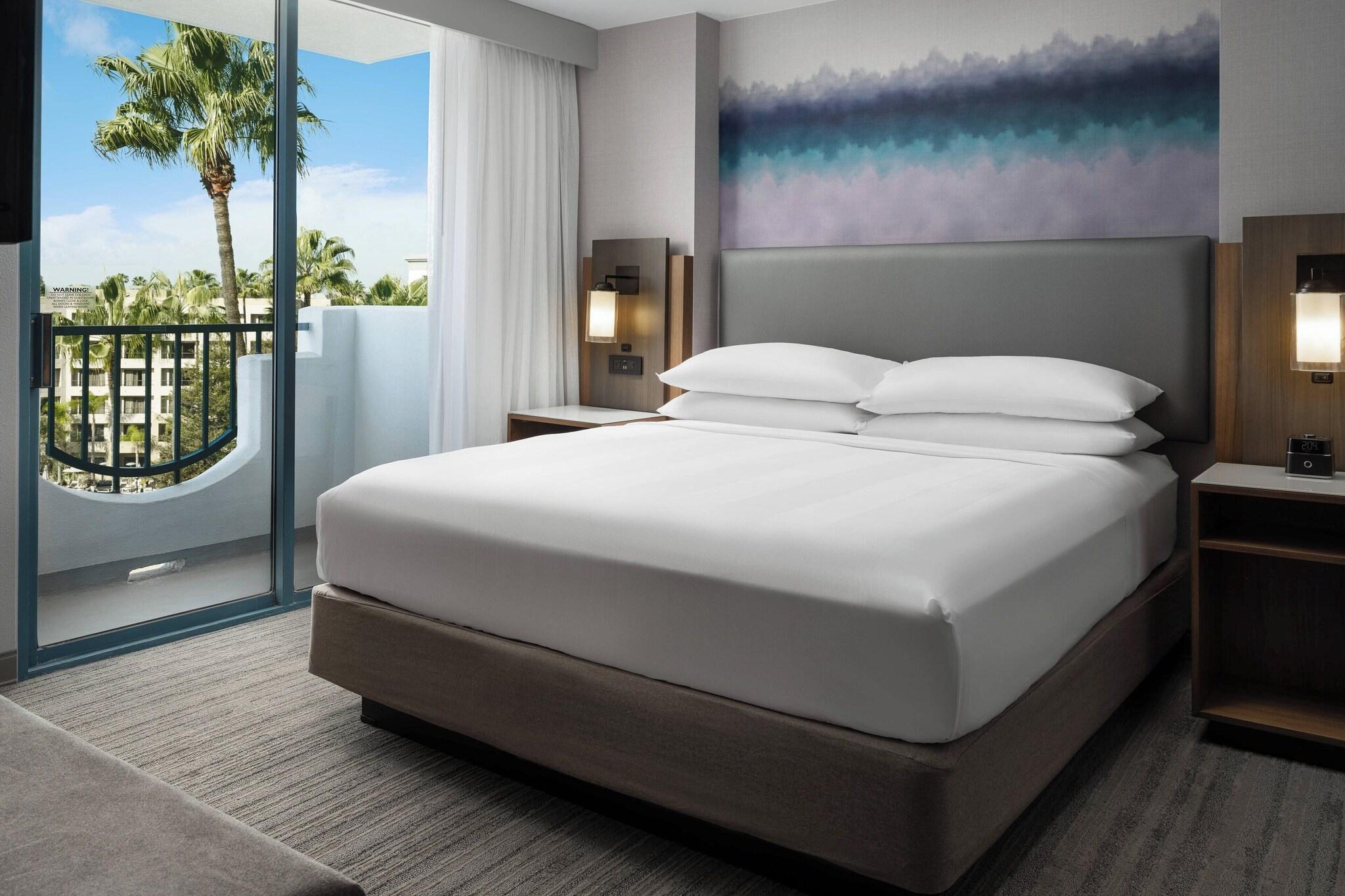 Suite Accessible King Size Bed