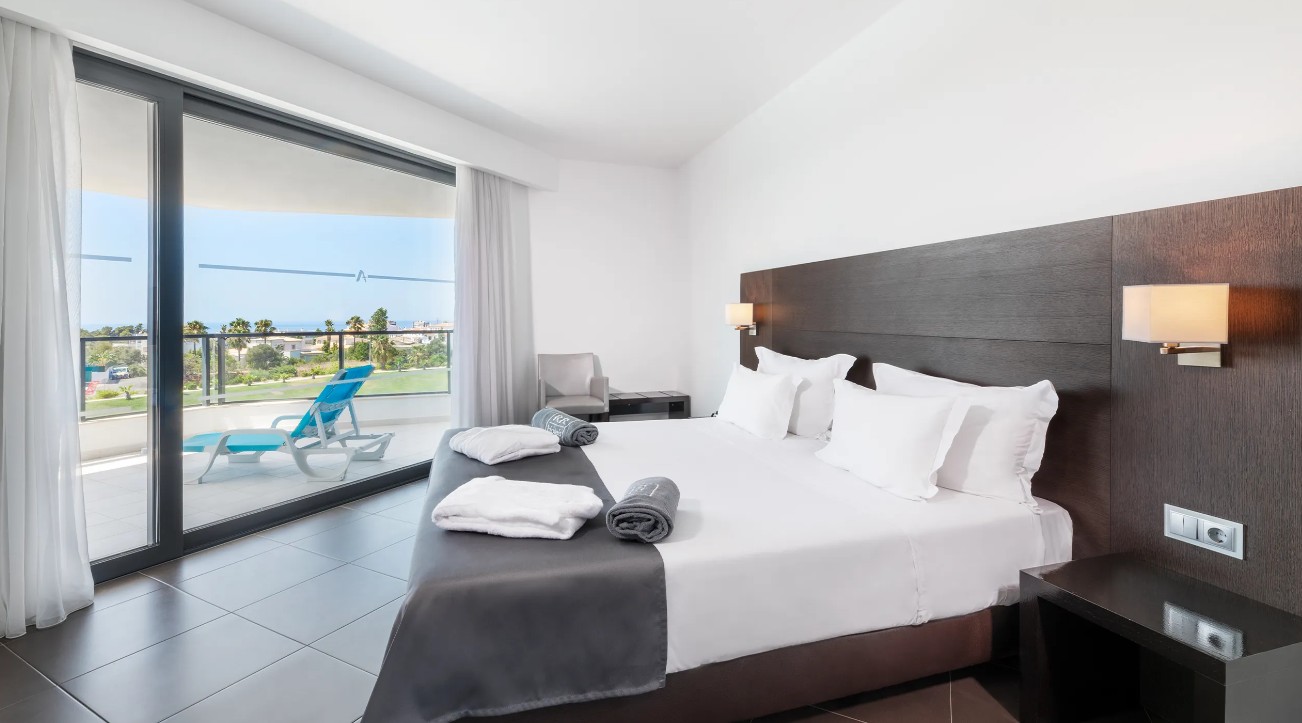 Suite Club with Views