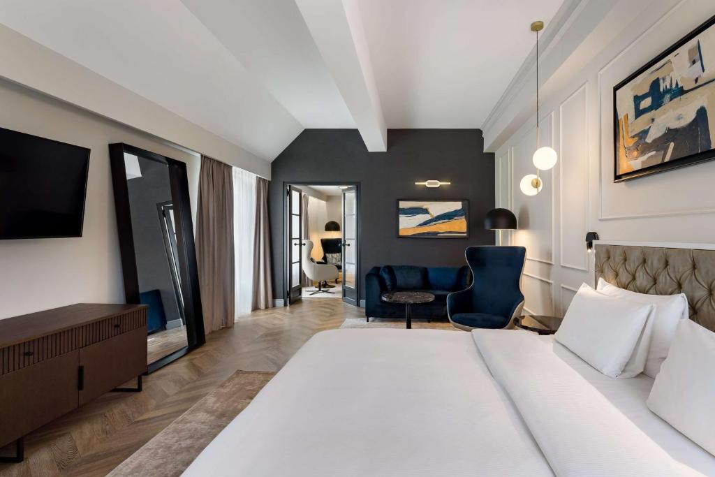 Junior Suite with Balcony