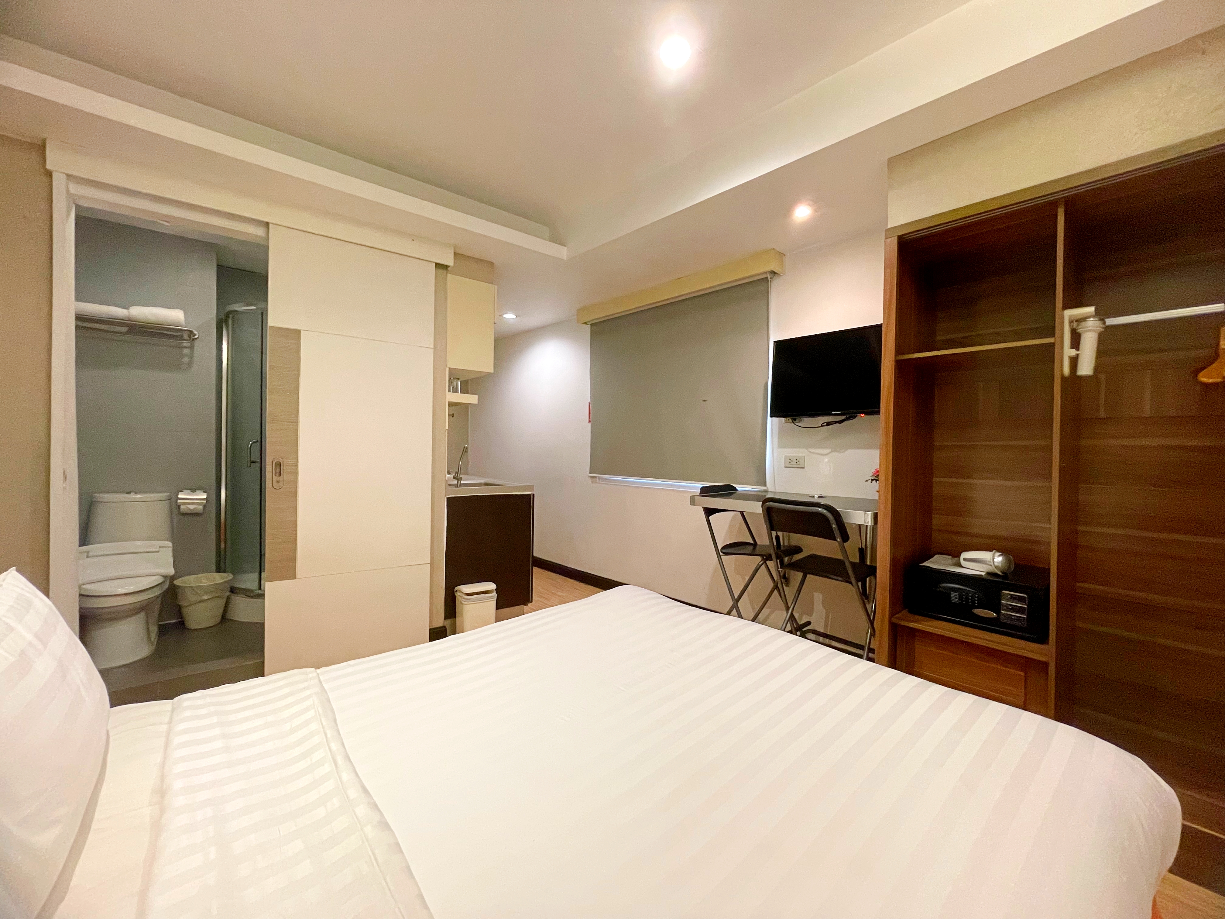 Double Deluxe Queen Bed