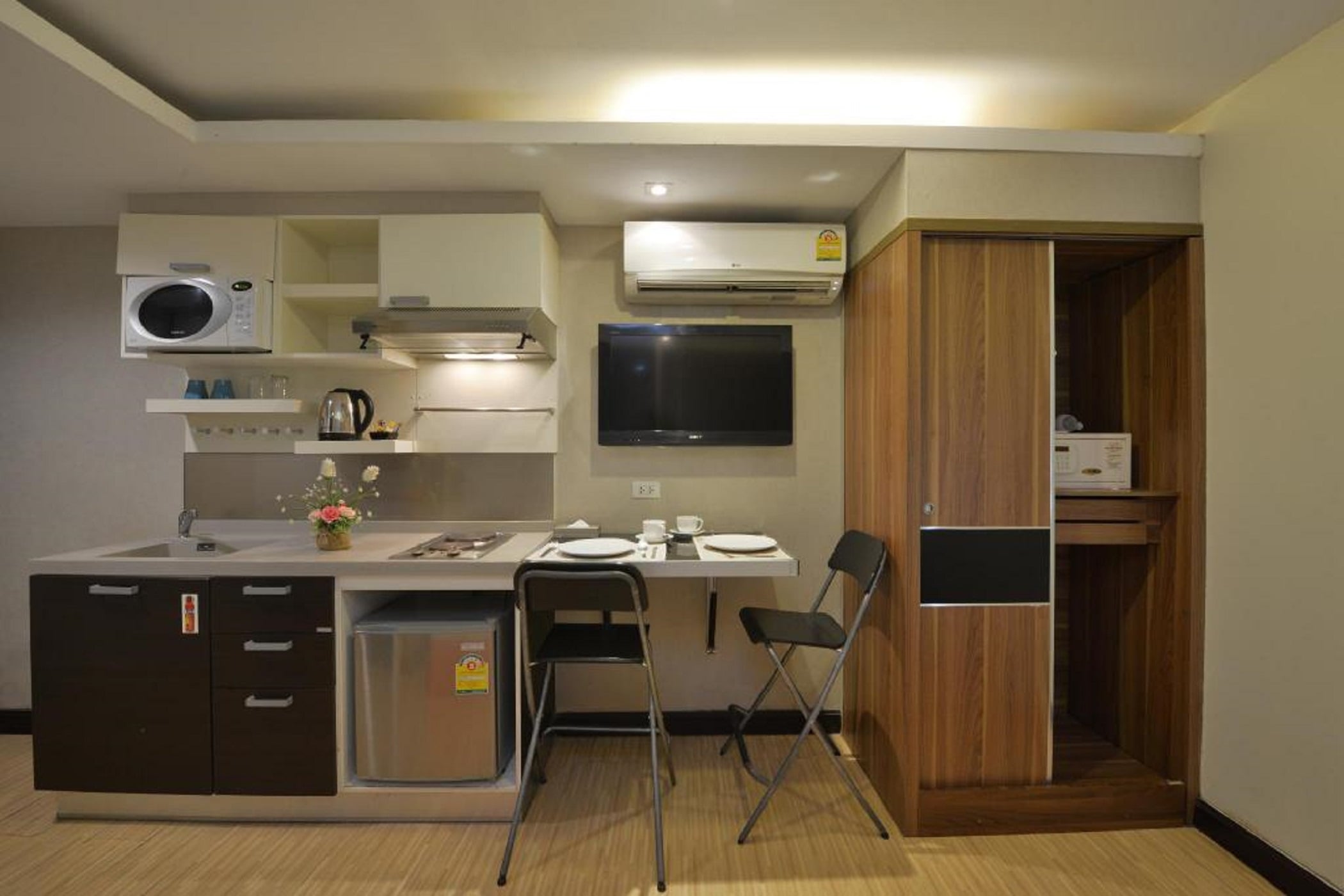 Double Deluxe Queen Bed