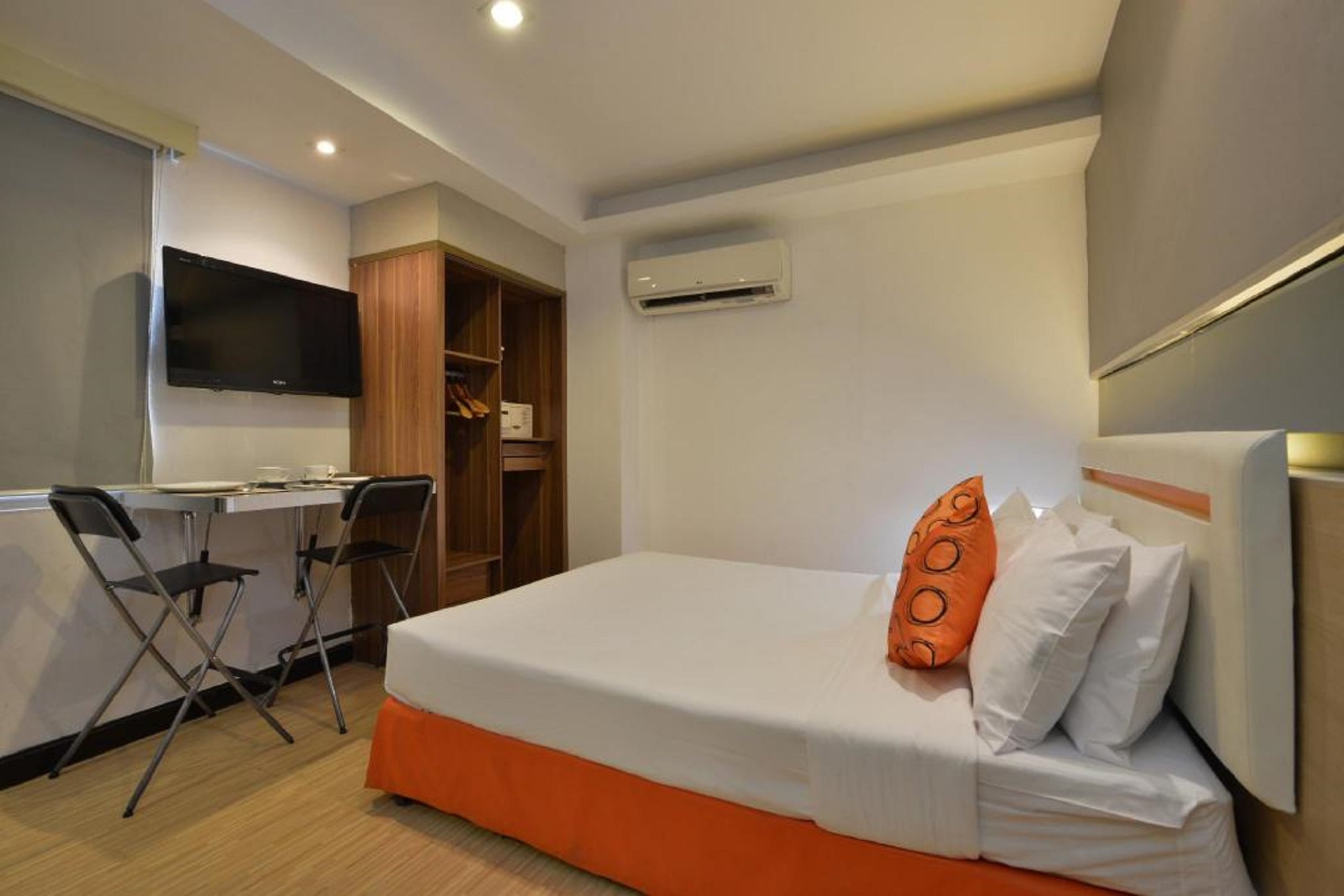 Double Deluxe Queen Bed