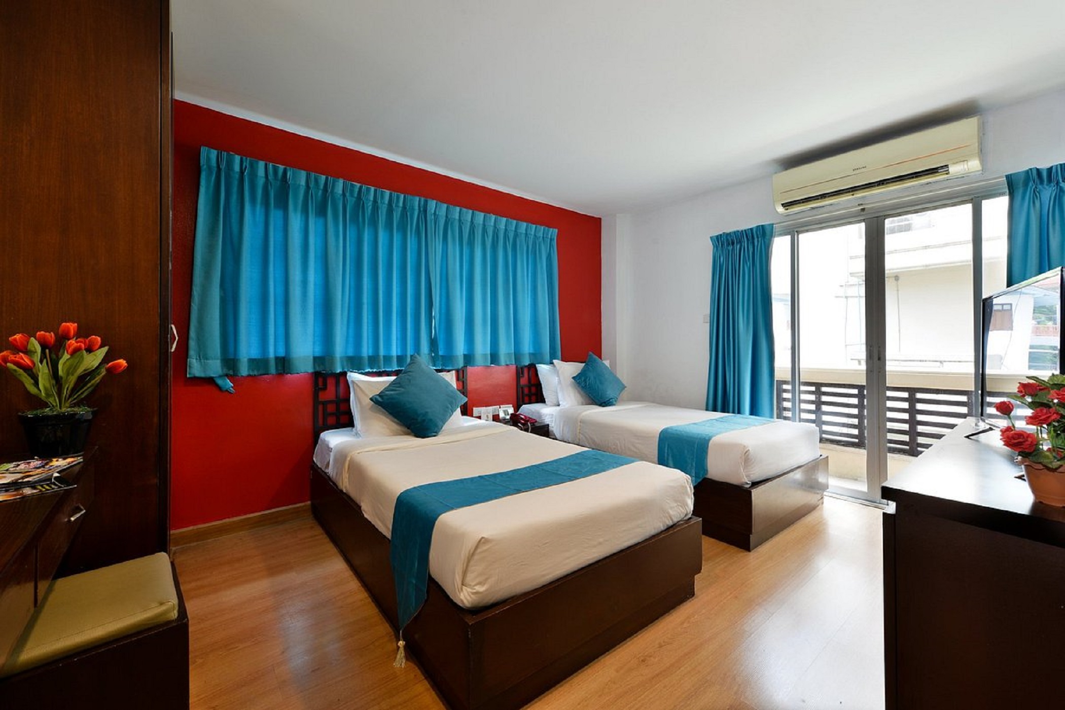 Twin Deluxe with Balcony