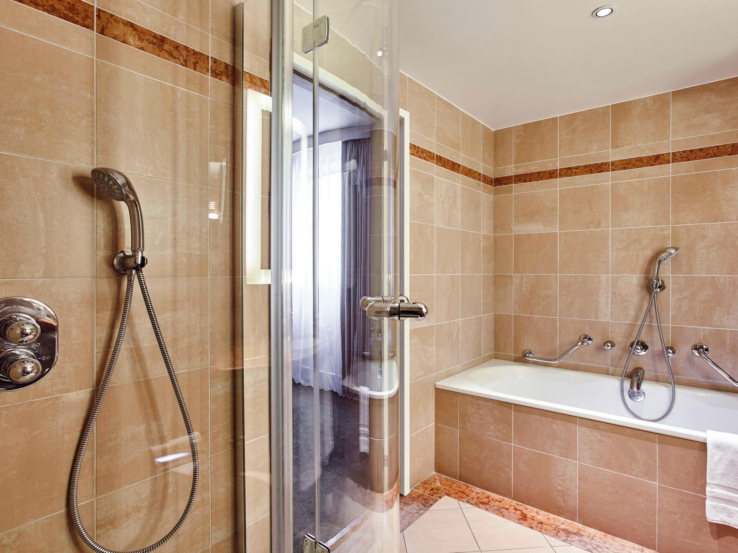 Double Classic Queen Bed