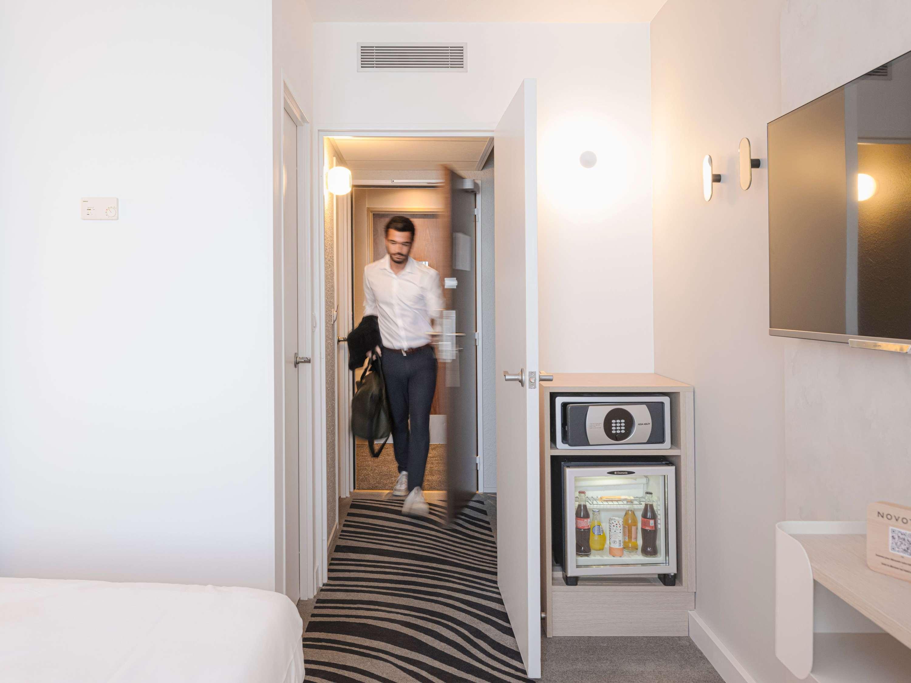 Double Executive Queen Bed