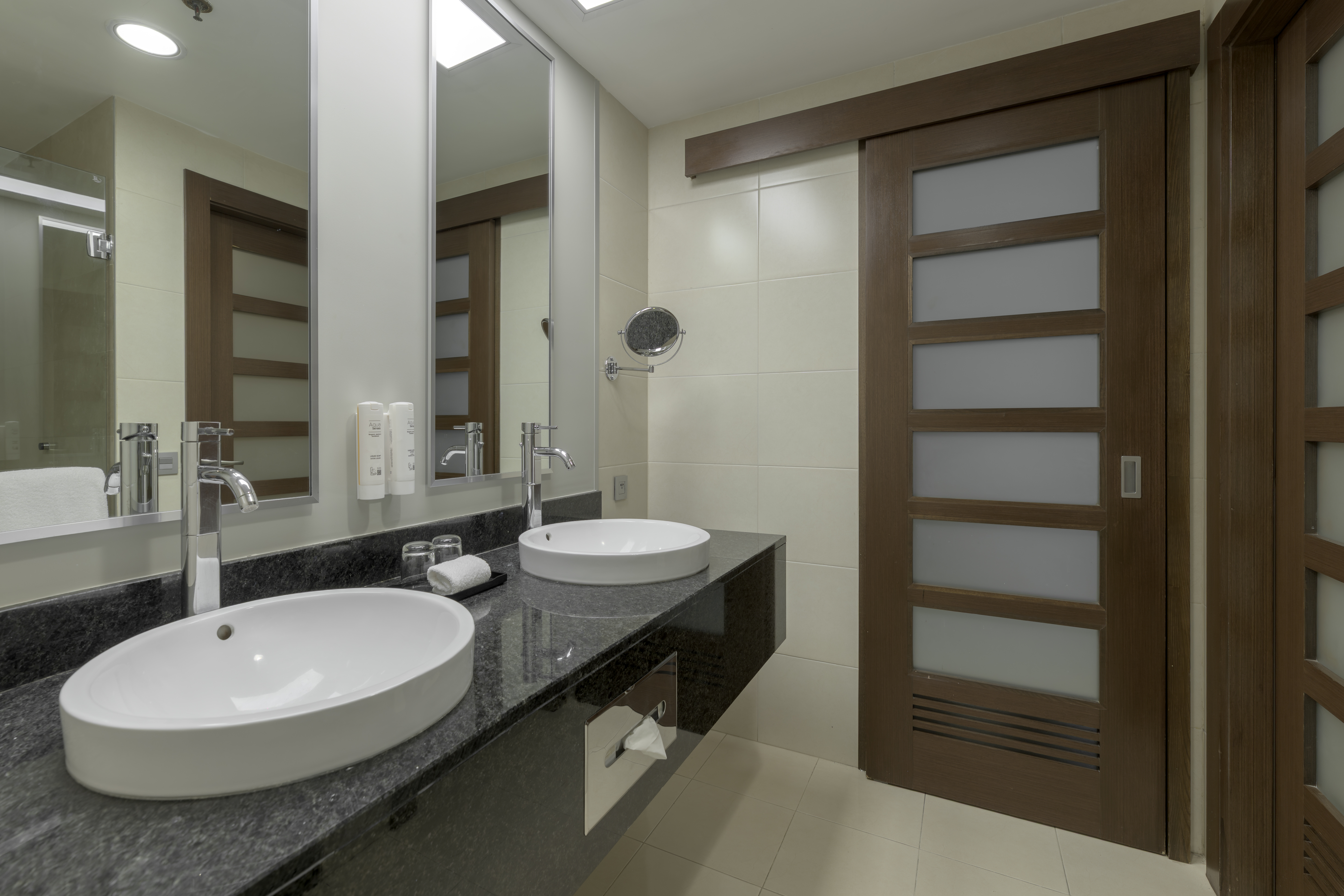 Double Deluxe Two Beds