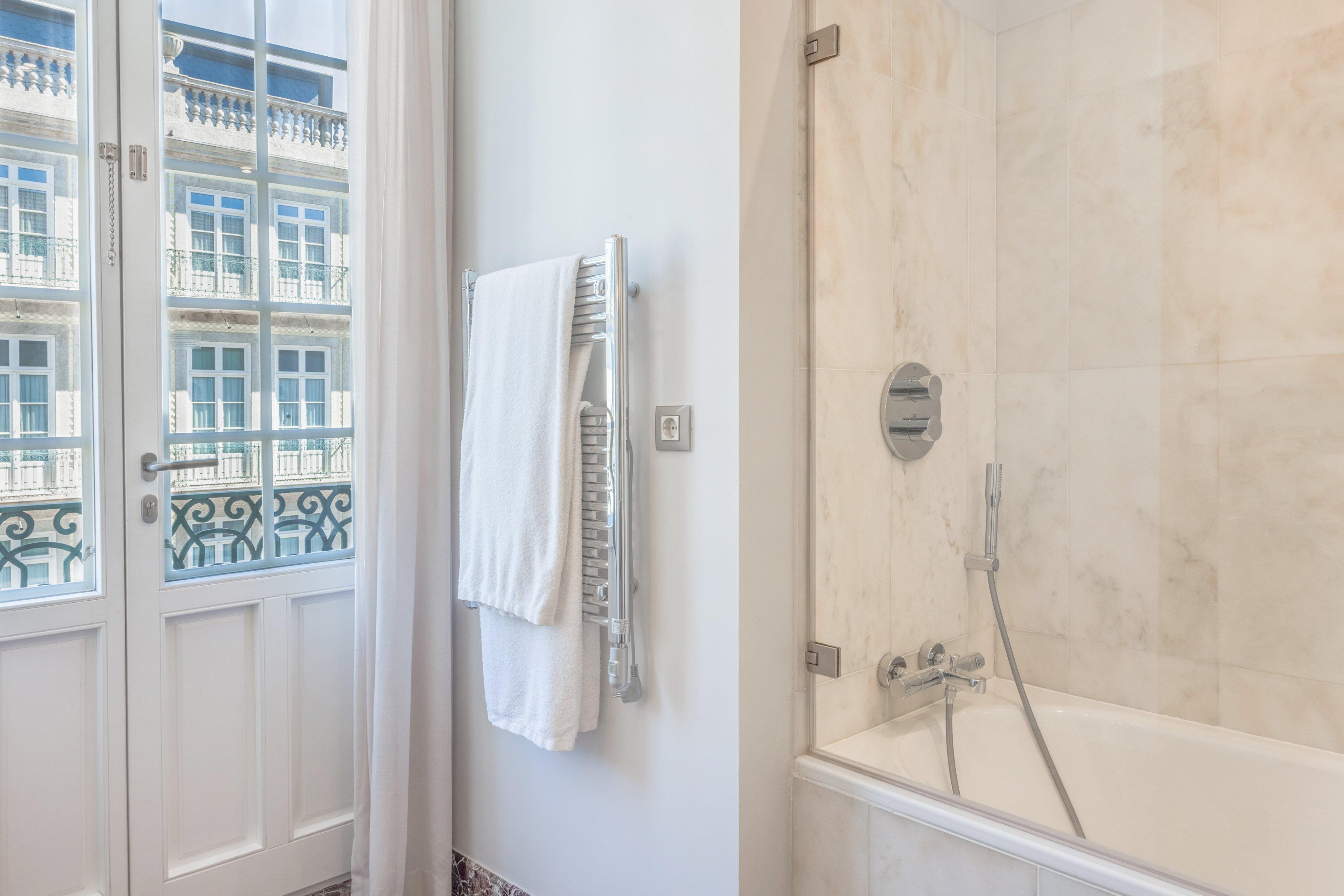 Twin Classic City View