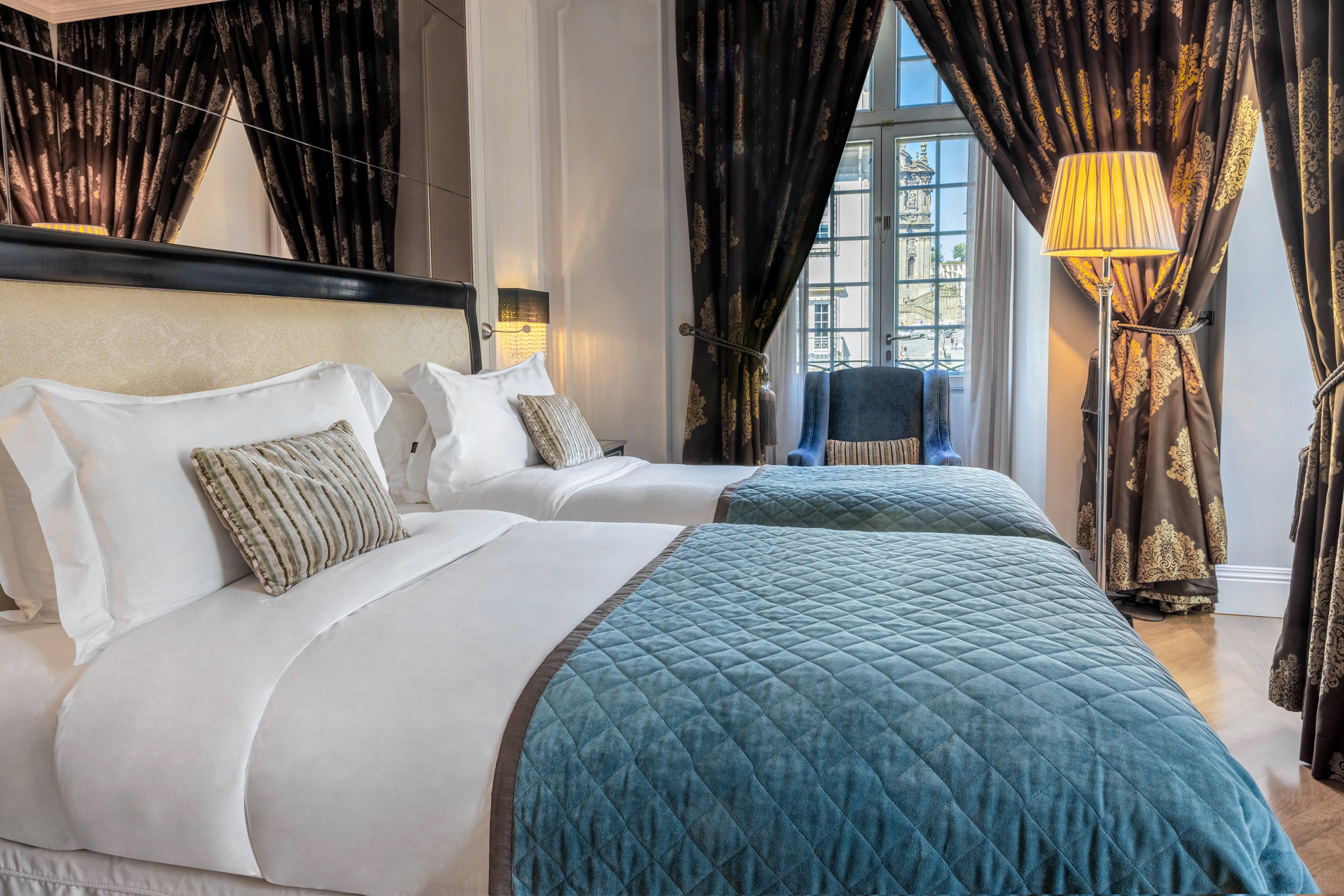 Twin Classic City View