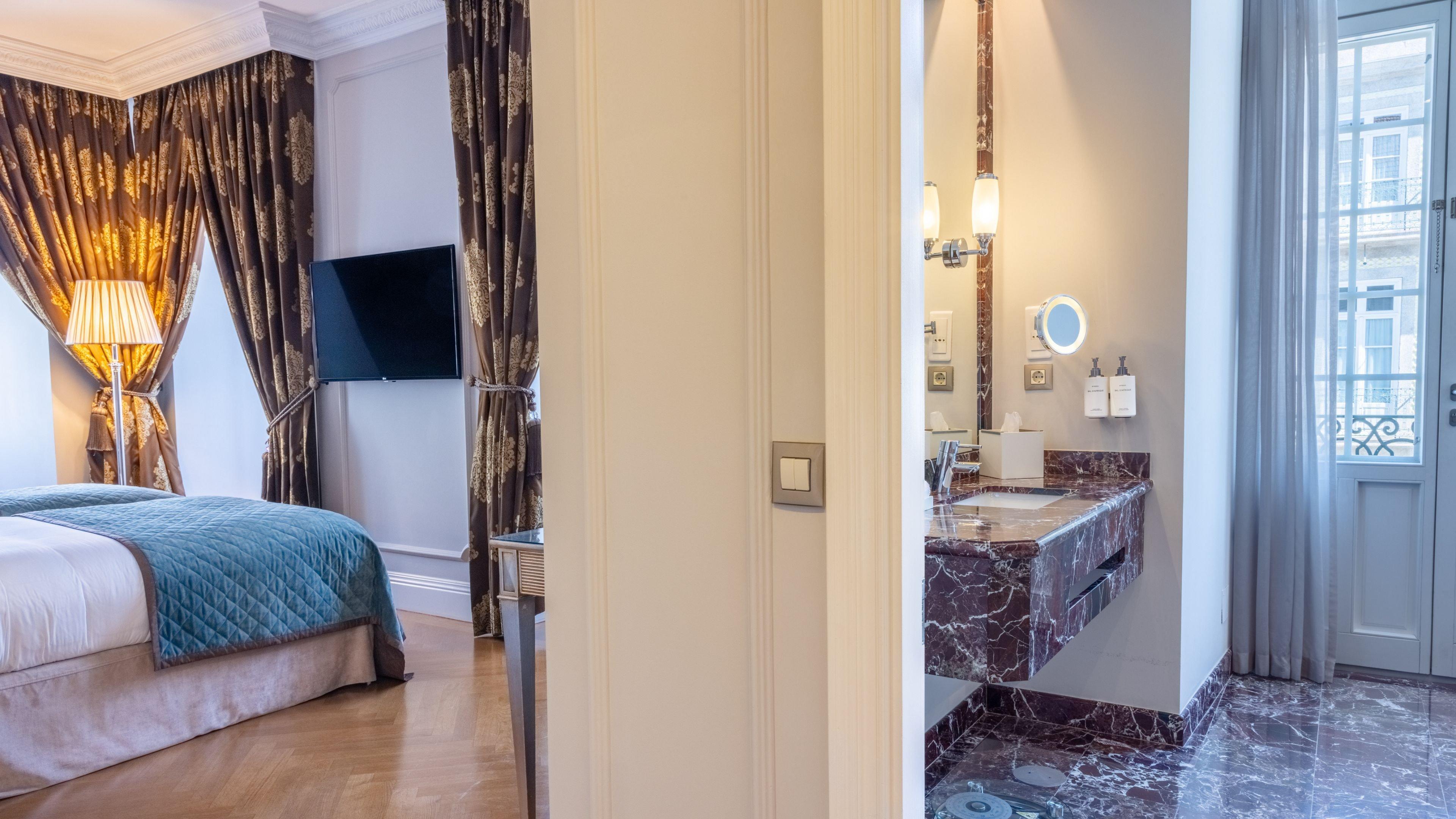 Twin Classic City View