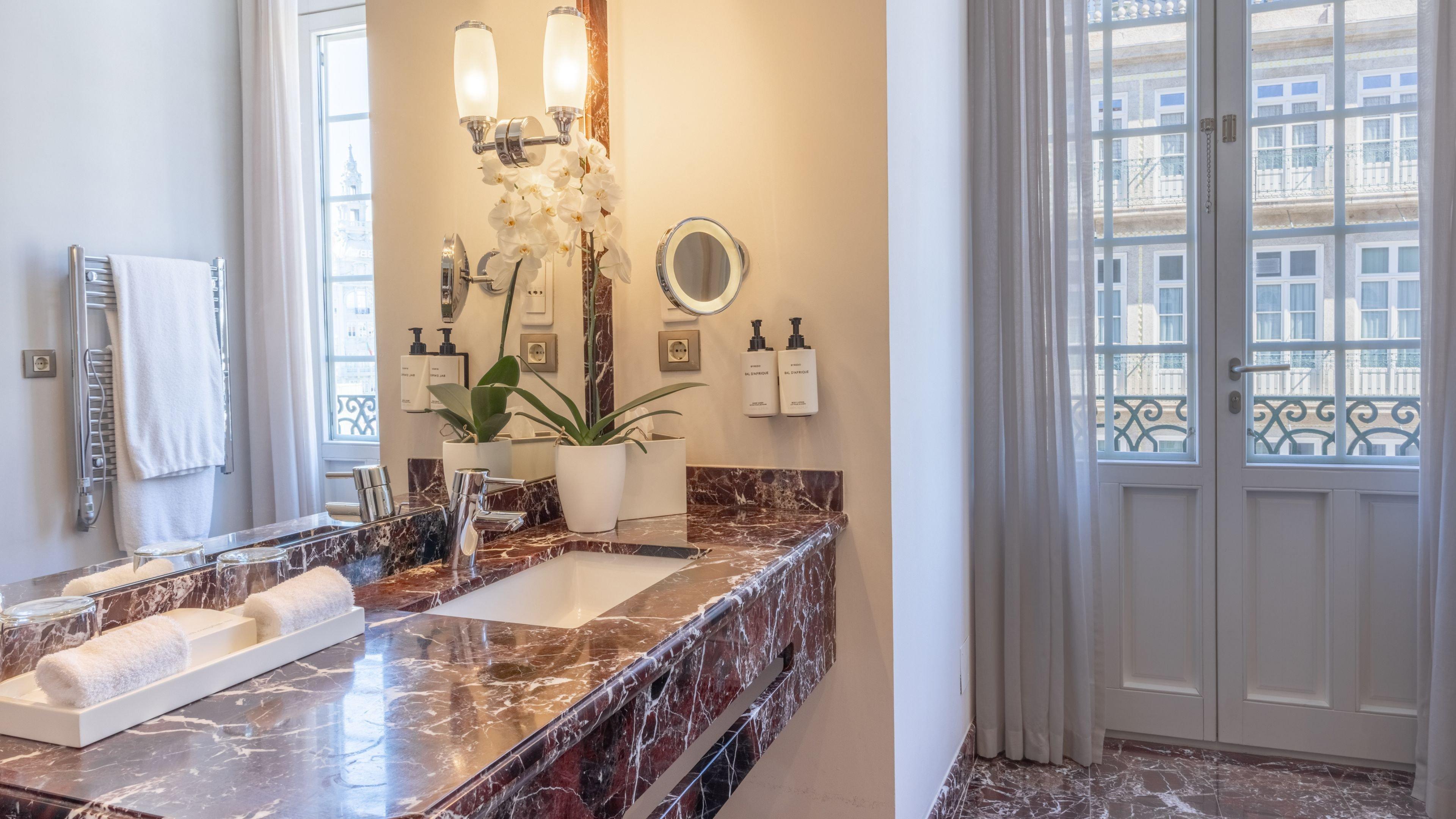 Twin Classic City View