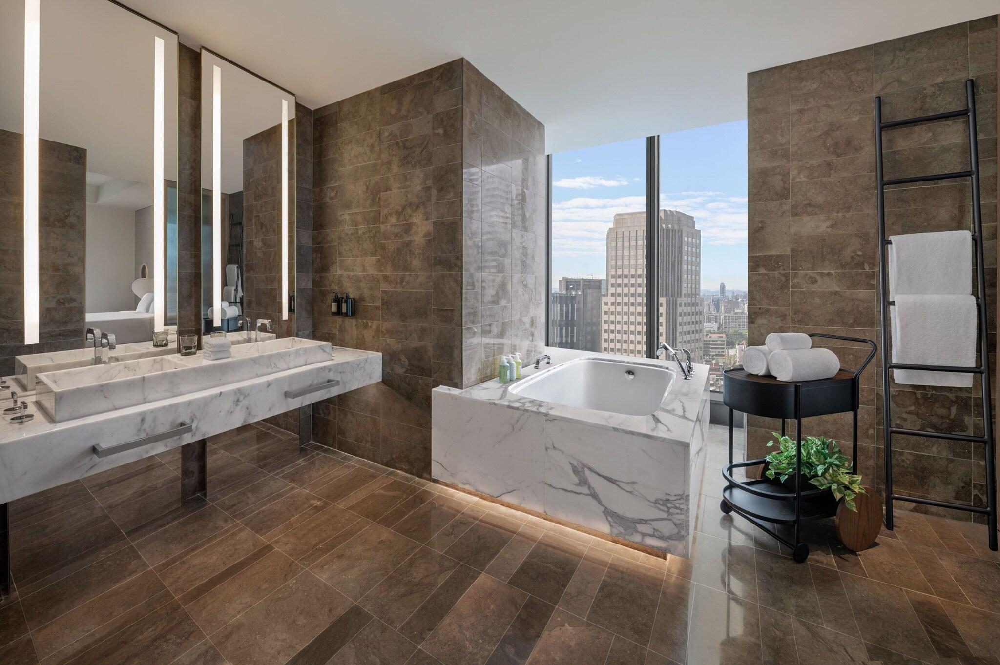 Suite City View Two Double Beds