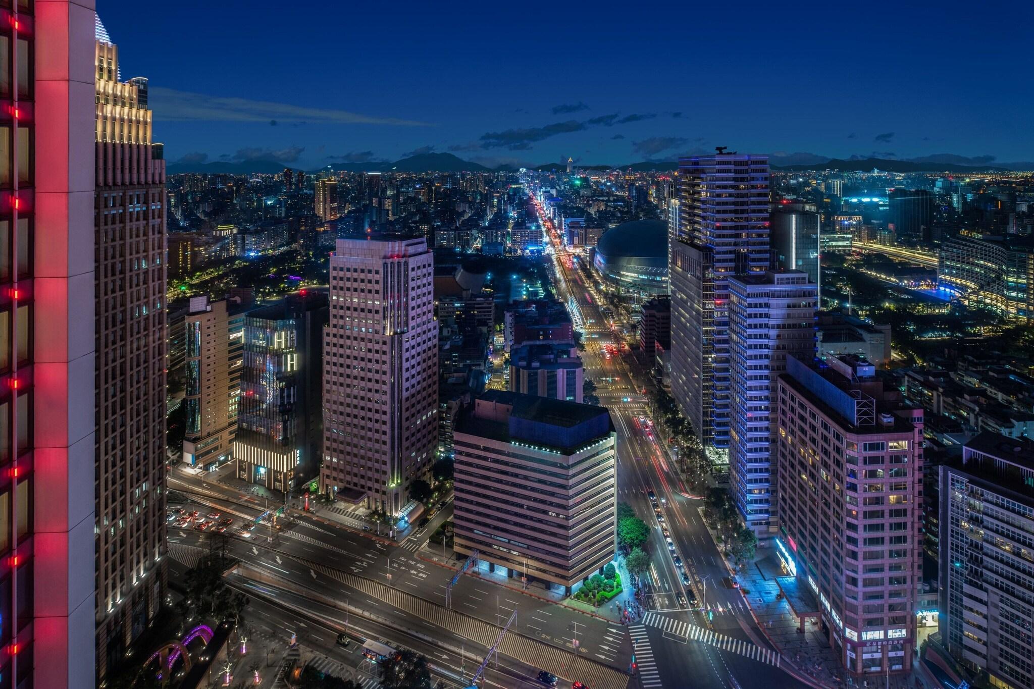 Suite City View Two Double Beds