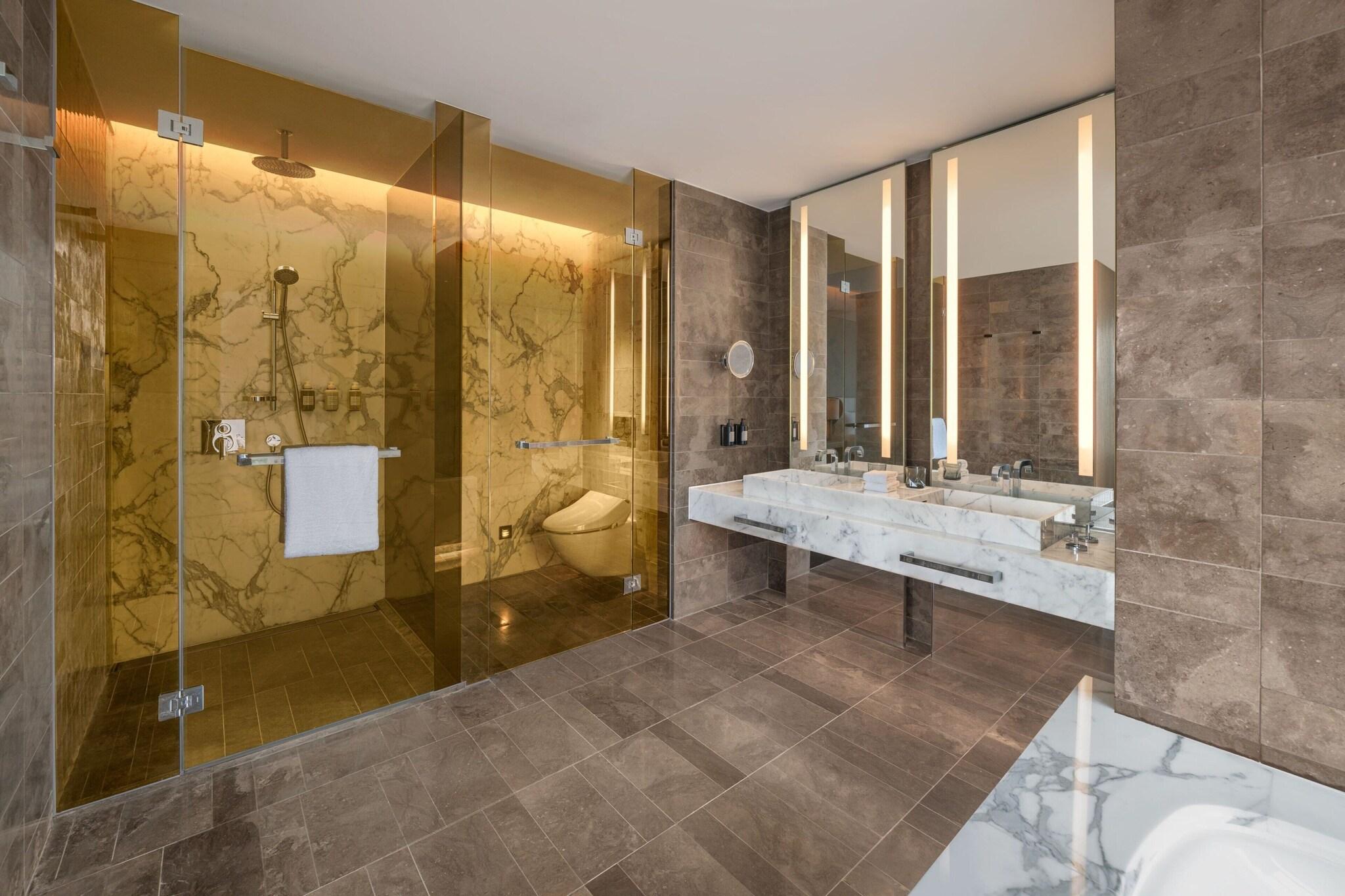 Suite City View Two Double Beds