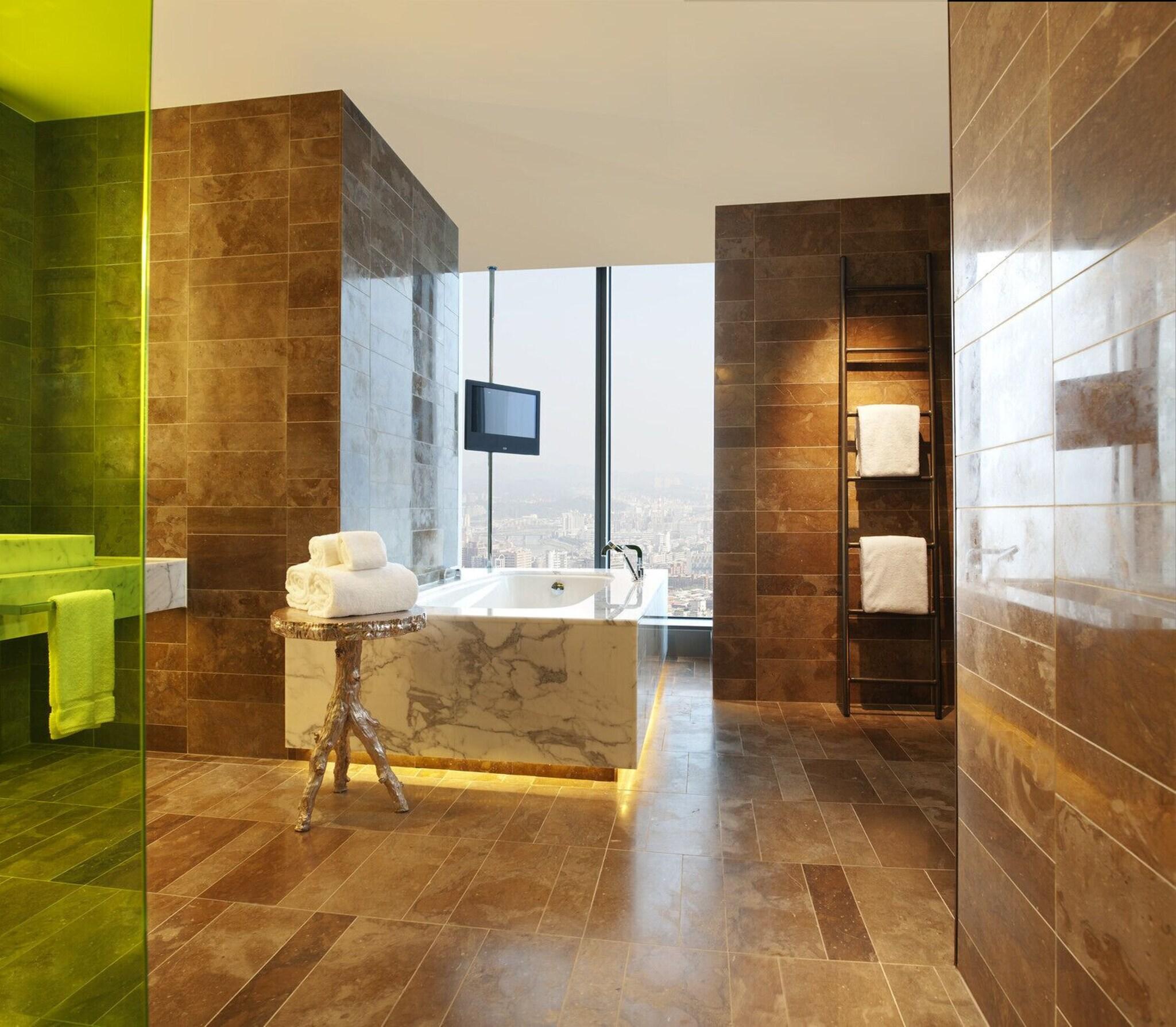 Suite City View Two Double Beds