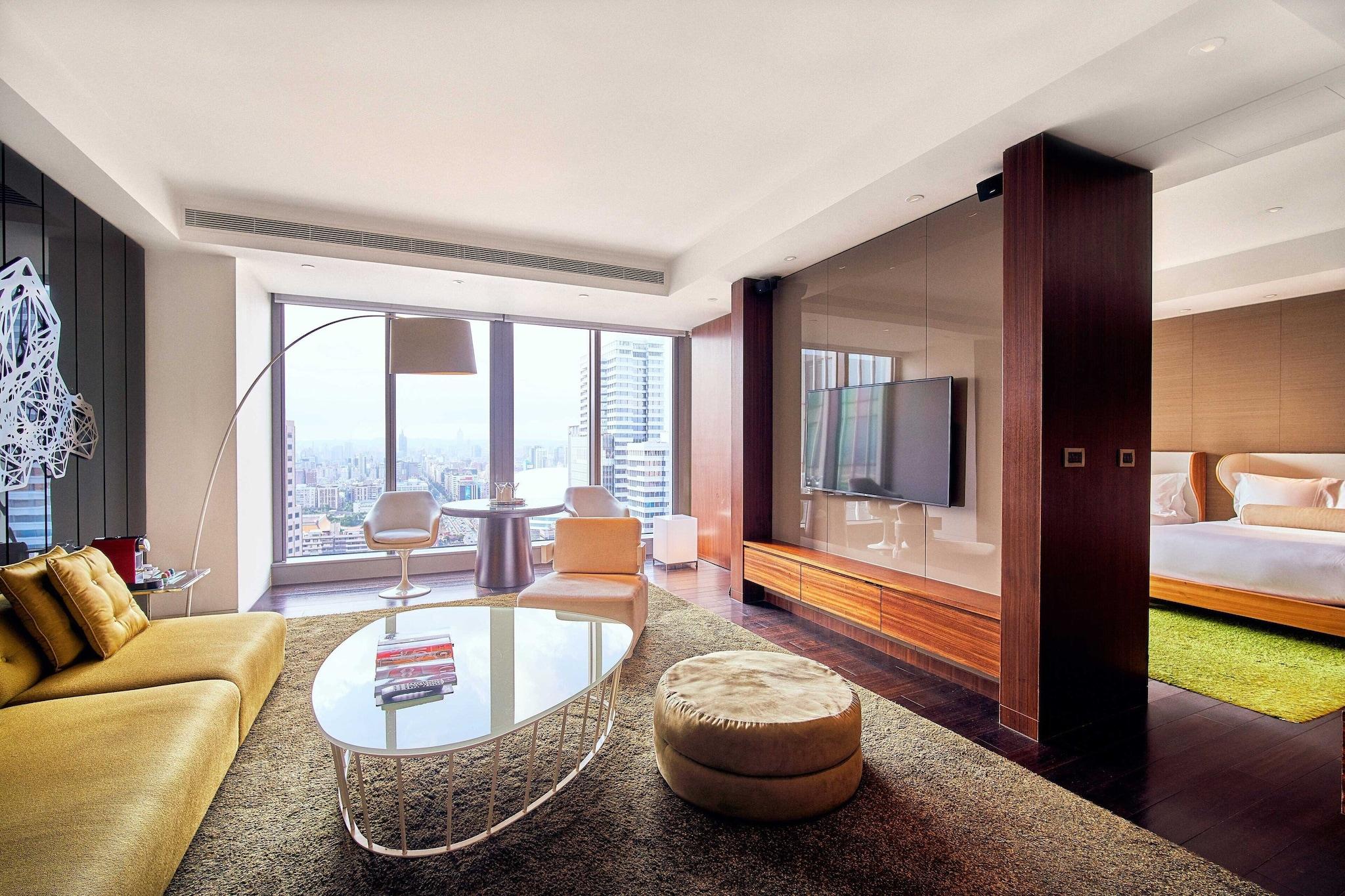 Suite City View Two Double Beds