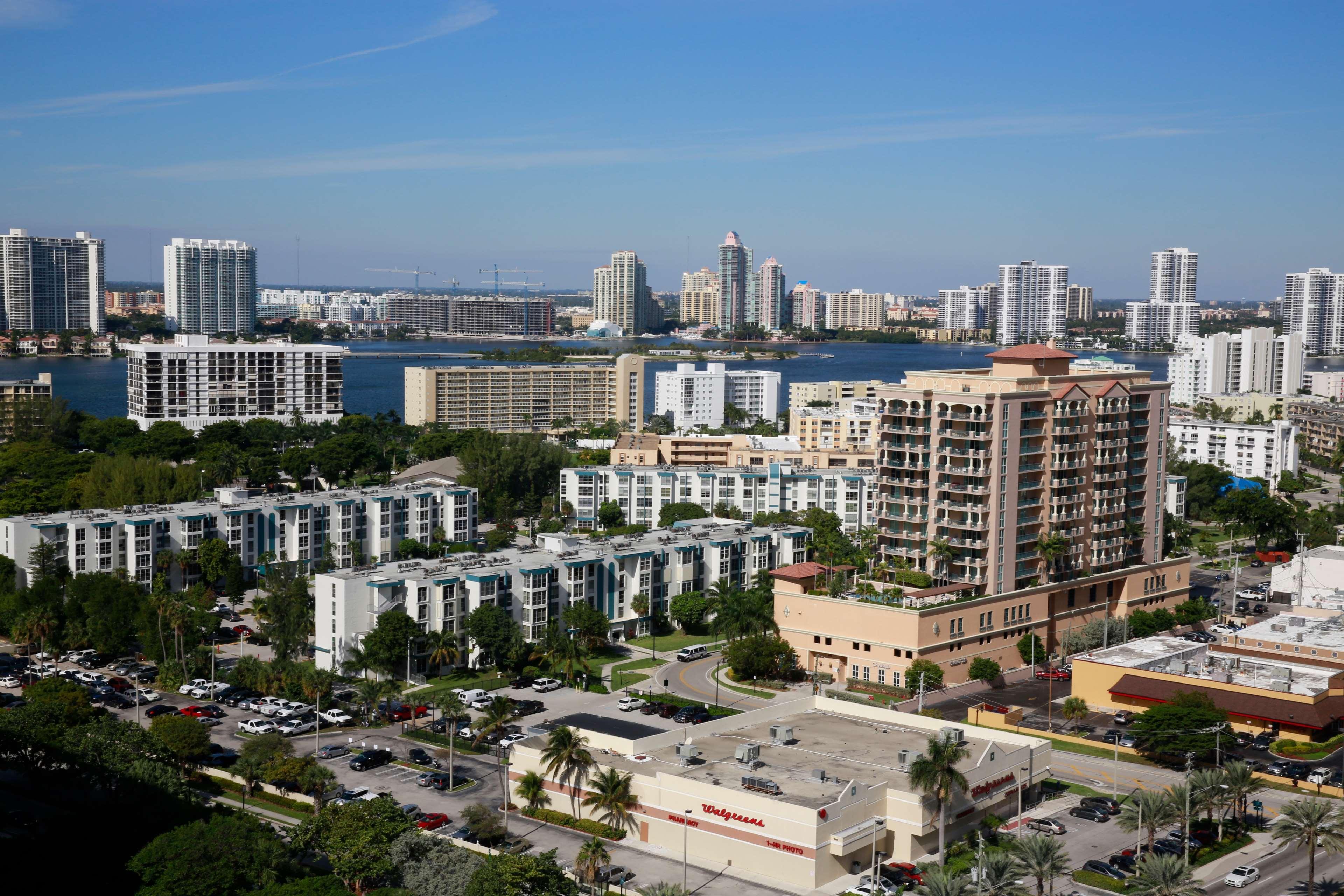 Room City View King Bed