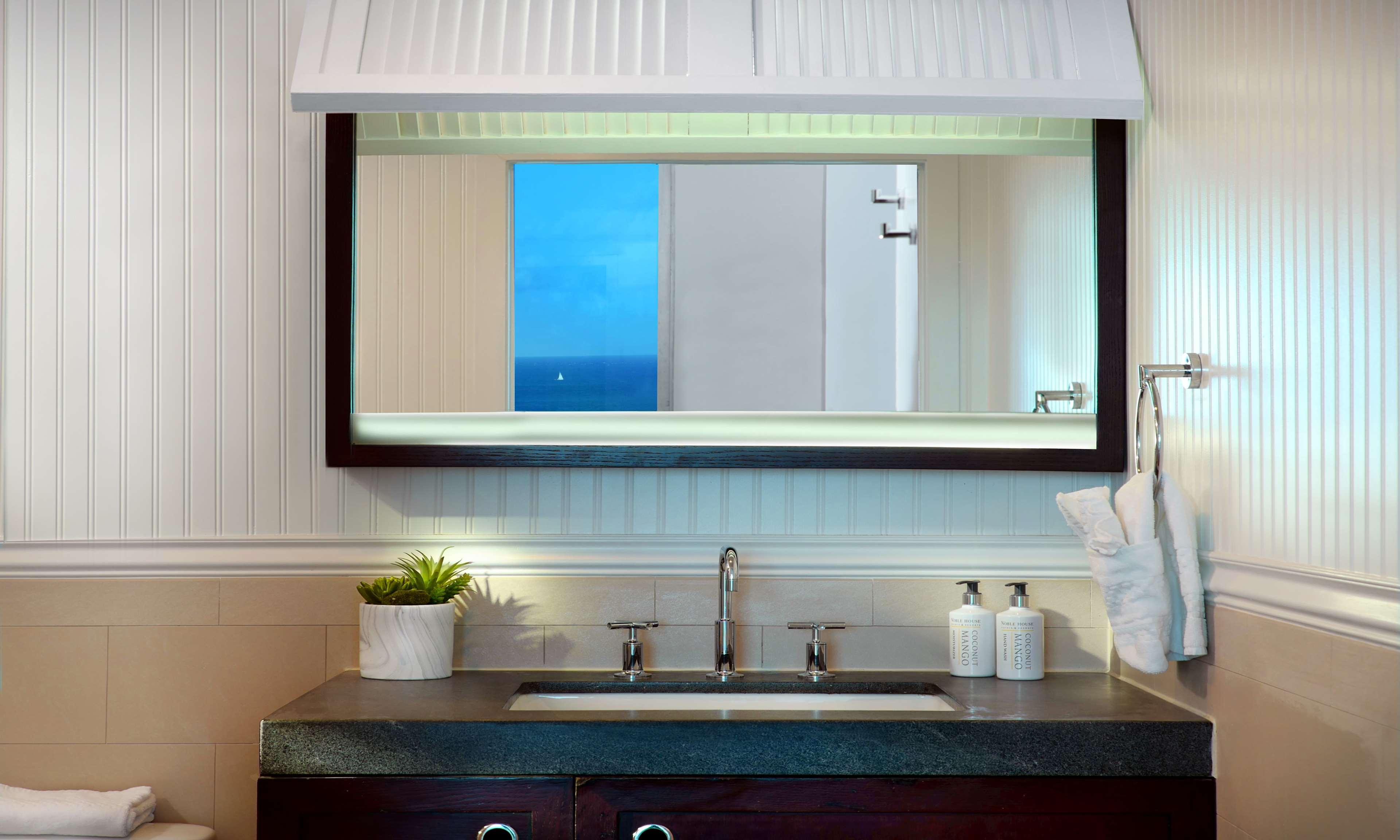 Suite Ocean Front King Bed