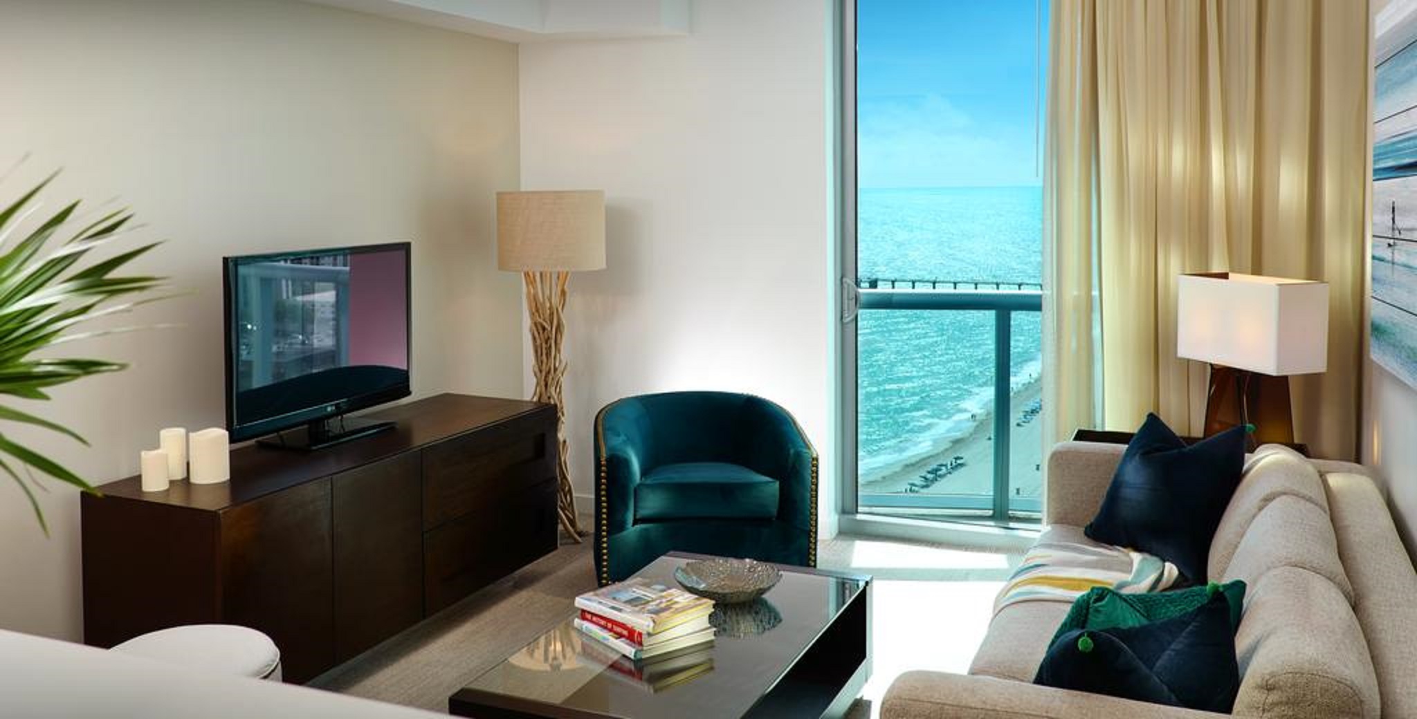 Suite Ocean Front King Bed