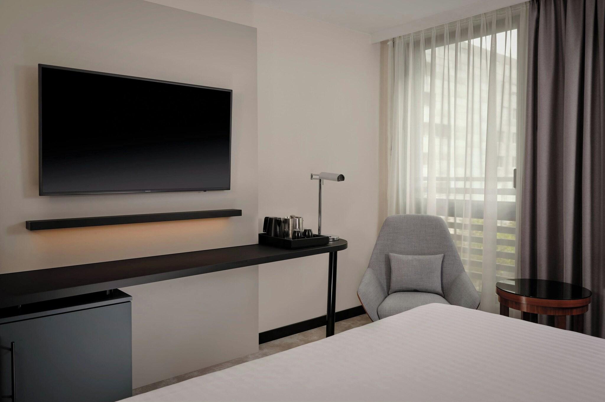 Double Deluxe King Bed