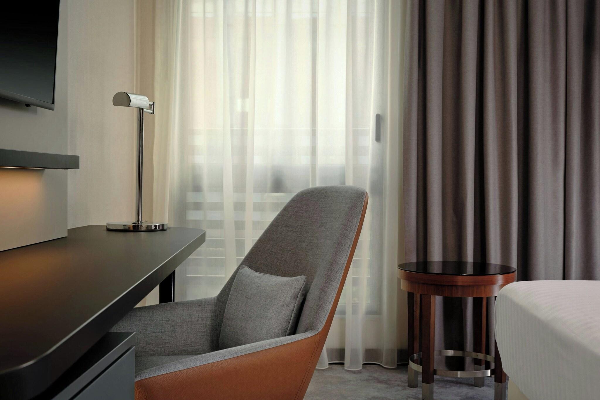 Double Deluxe King Bed