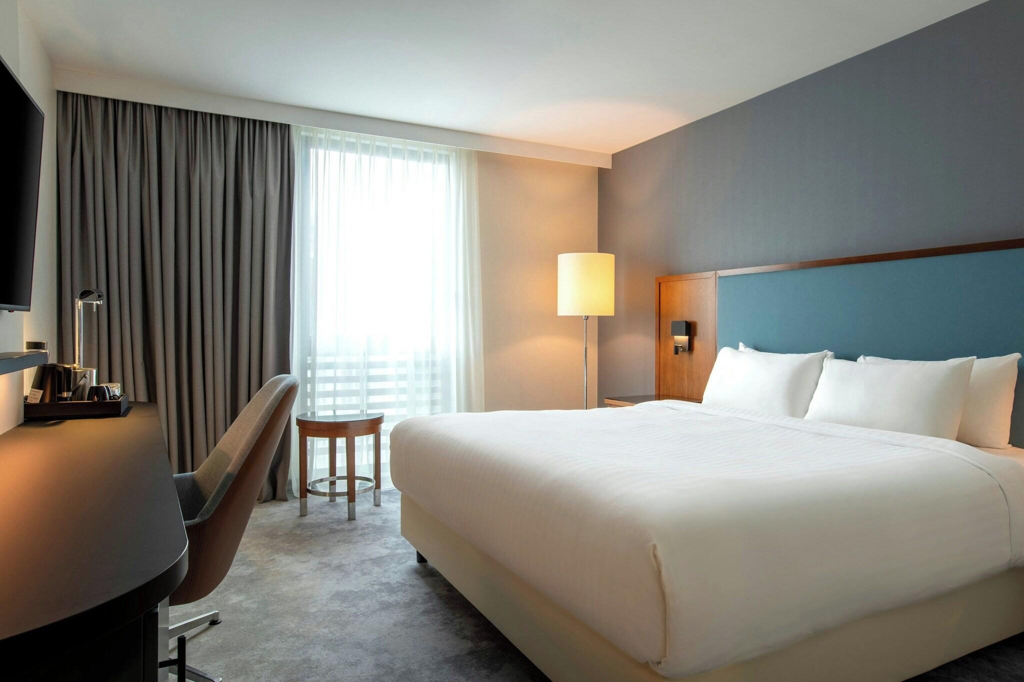 Double Deluxe King Bed