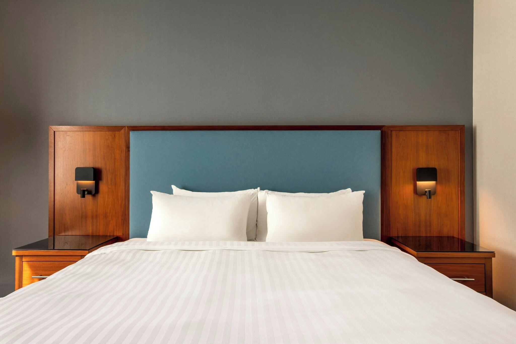 Double Deluxe King Bed