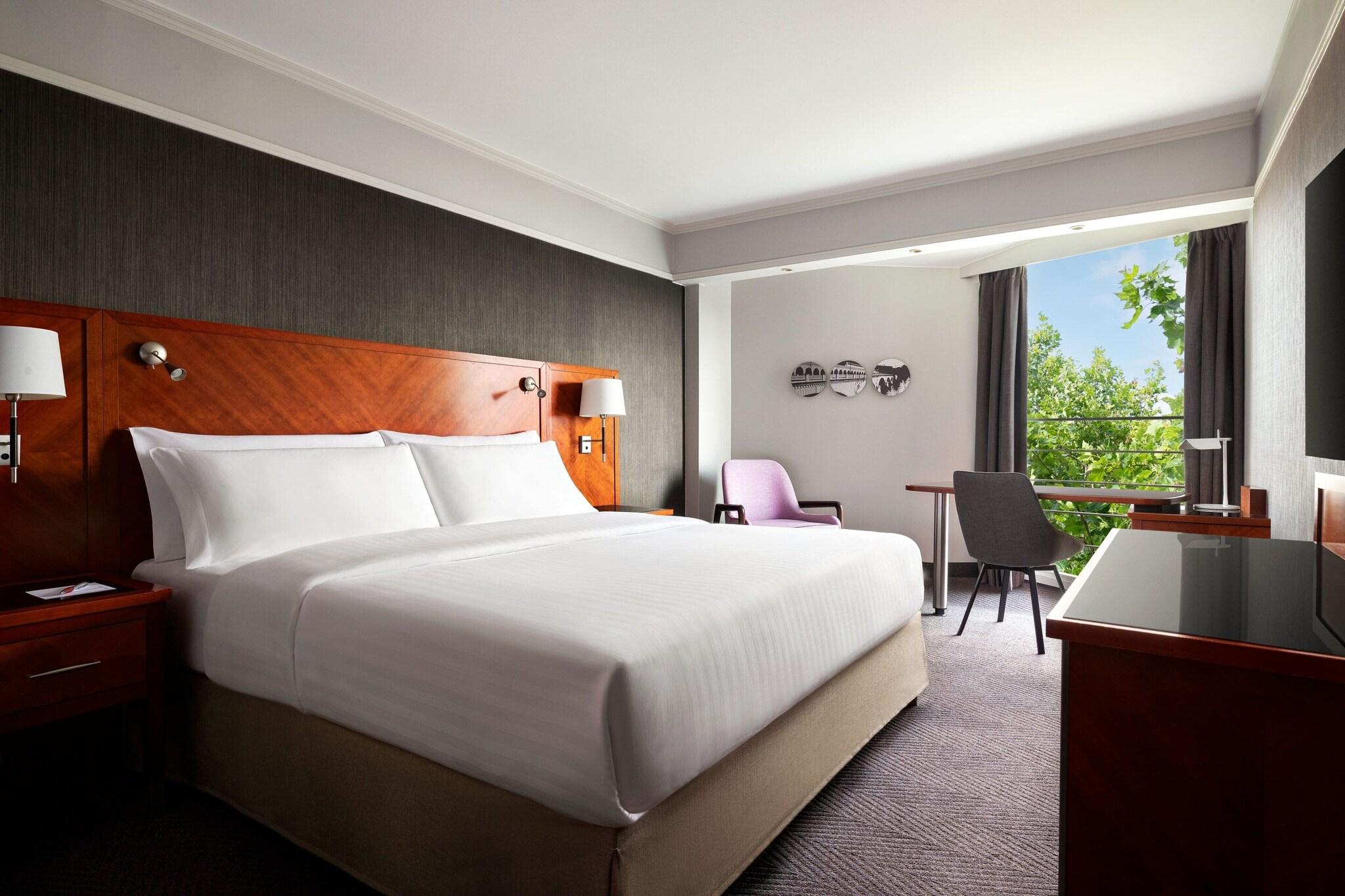 Double Deluxe King Bed