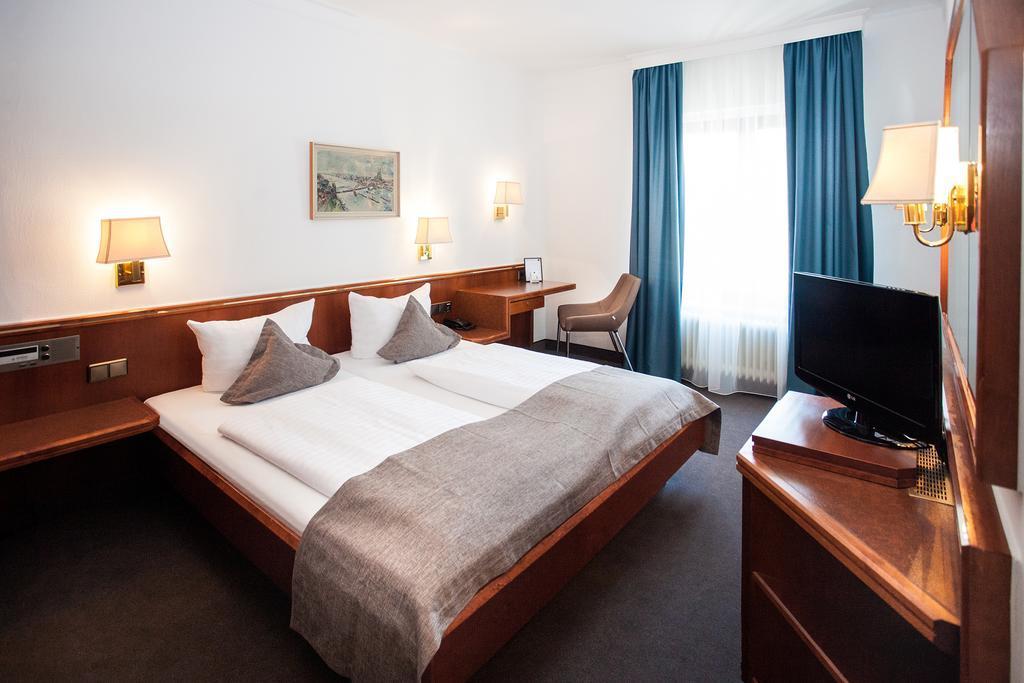 Double or Twin Standard