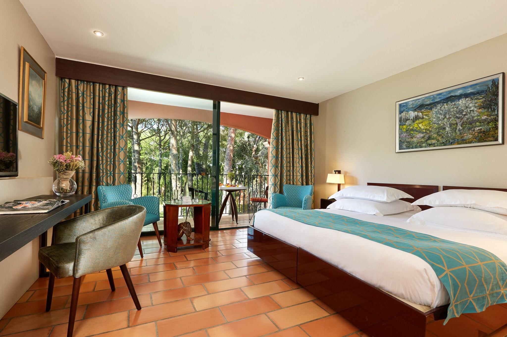 Double Deluxe King Bed